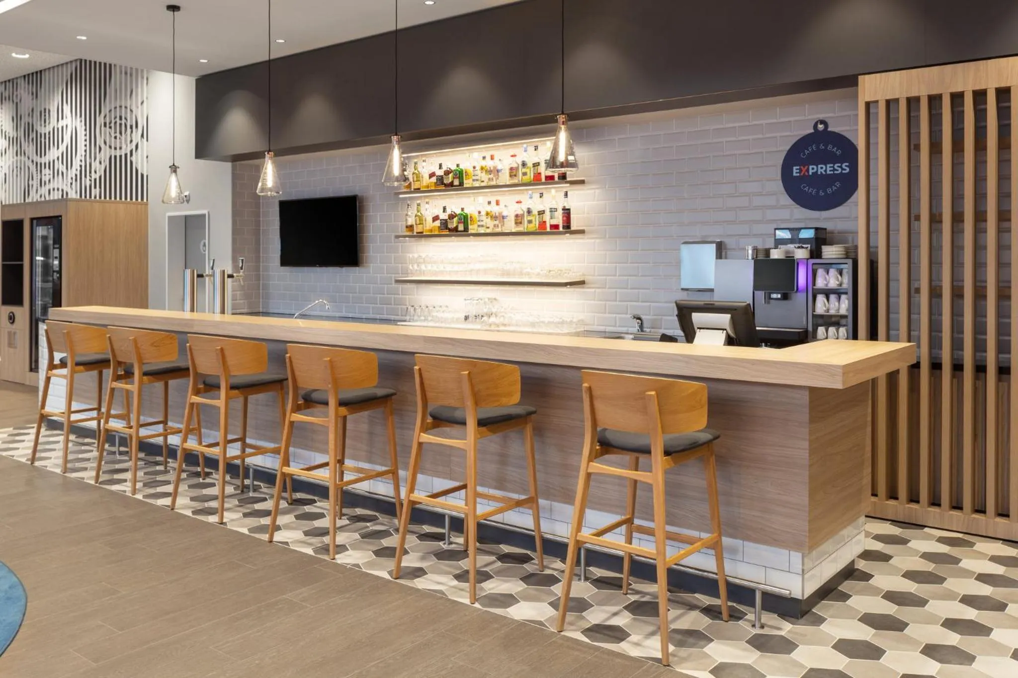 Lounge or bar in Holiday Inn Express - Aarburg - Oftringen by IHG