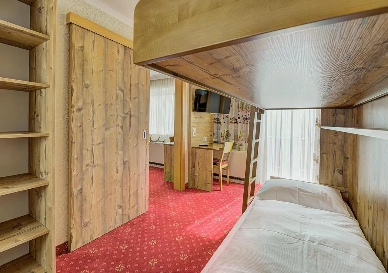 bunk bed, Bed in Mountainlovers Berghotel SeidlAlm