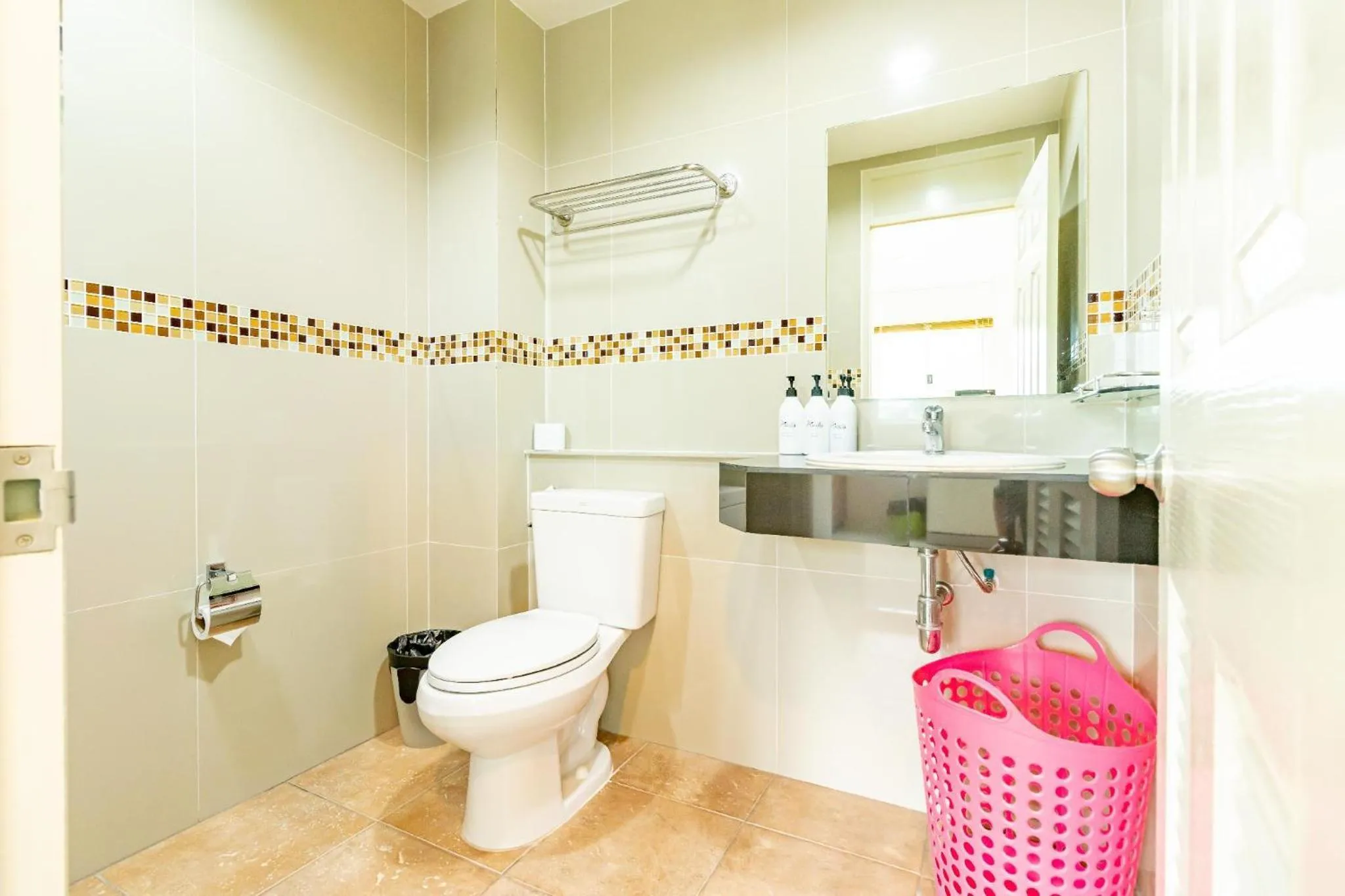 Toilet in Ascella Sukhumvit 38 - Thonglor