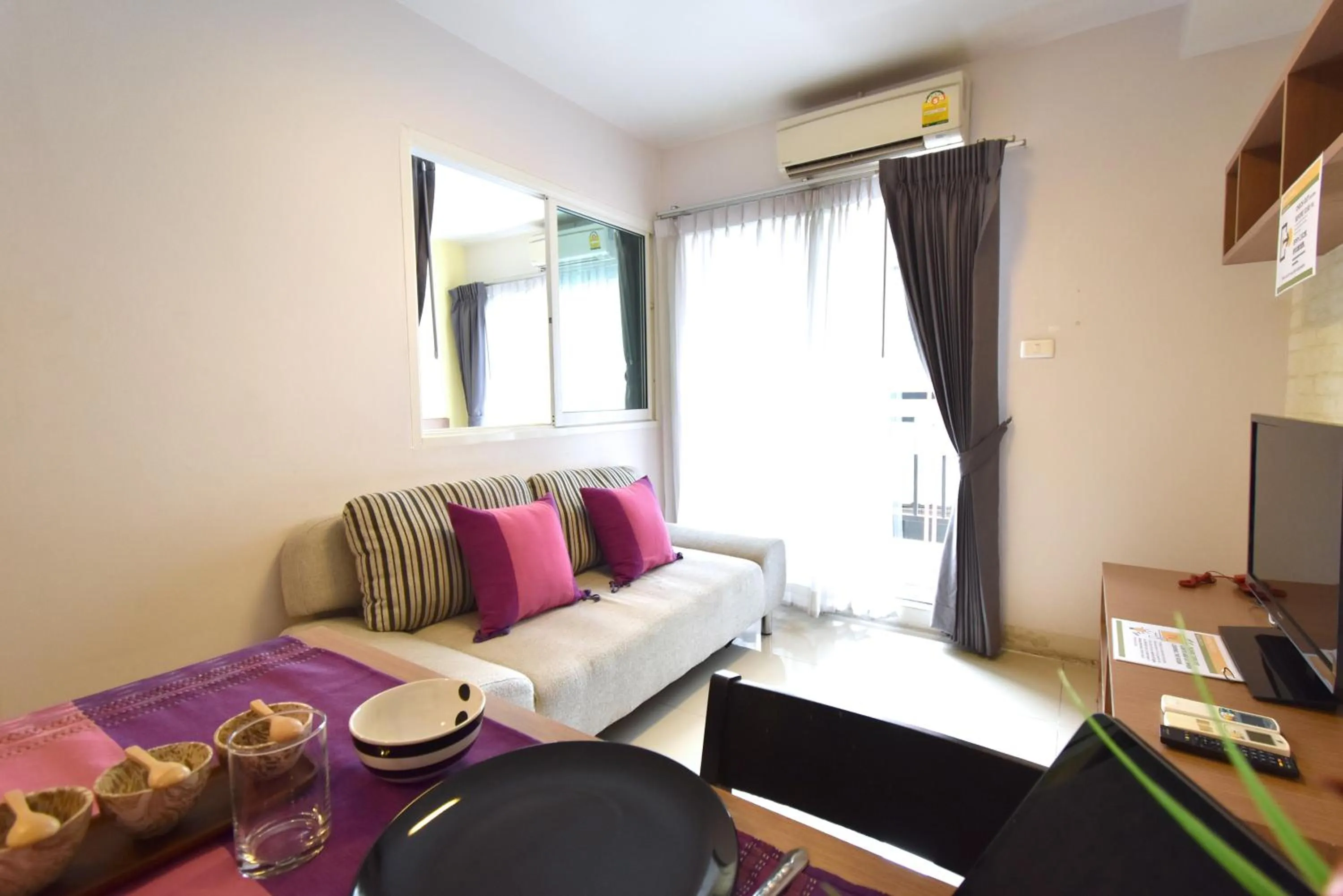 Living room, Bed in Ascella Sukhumvit 38 - Thonglor