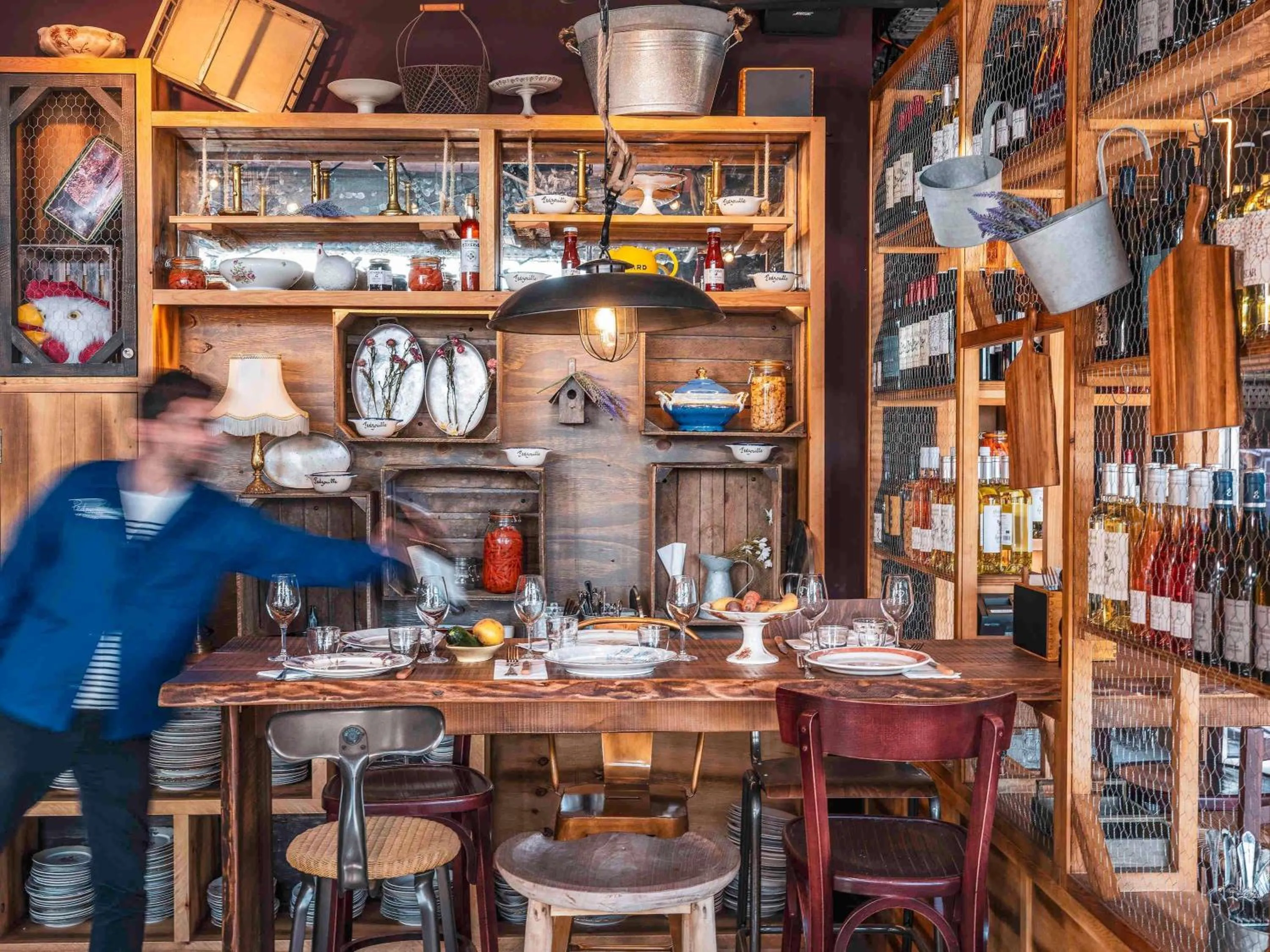 Restaurant/places to eat in Novotel Paris Porte Versailles