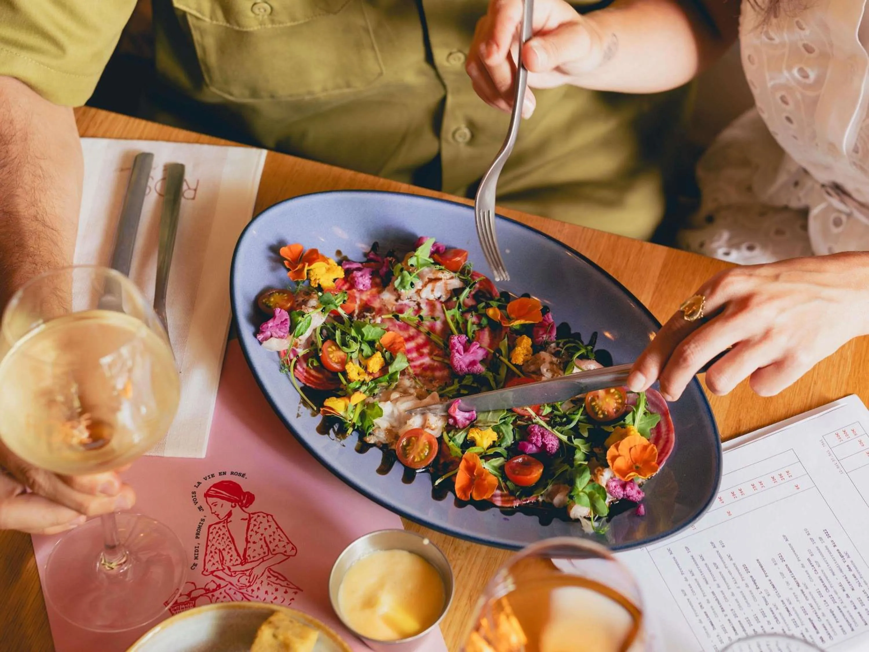 Restaurant/places to eat in Novotel Paris Porte Versailles