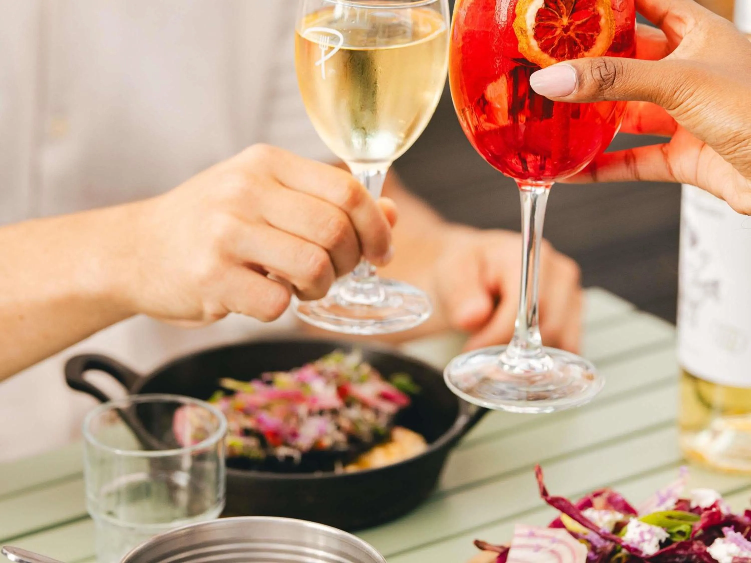 Restaurant/places to eat in Novotel Paris Porte Versailles