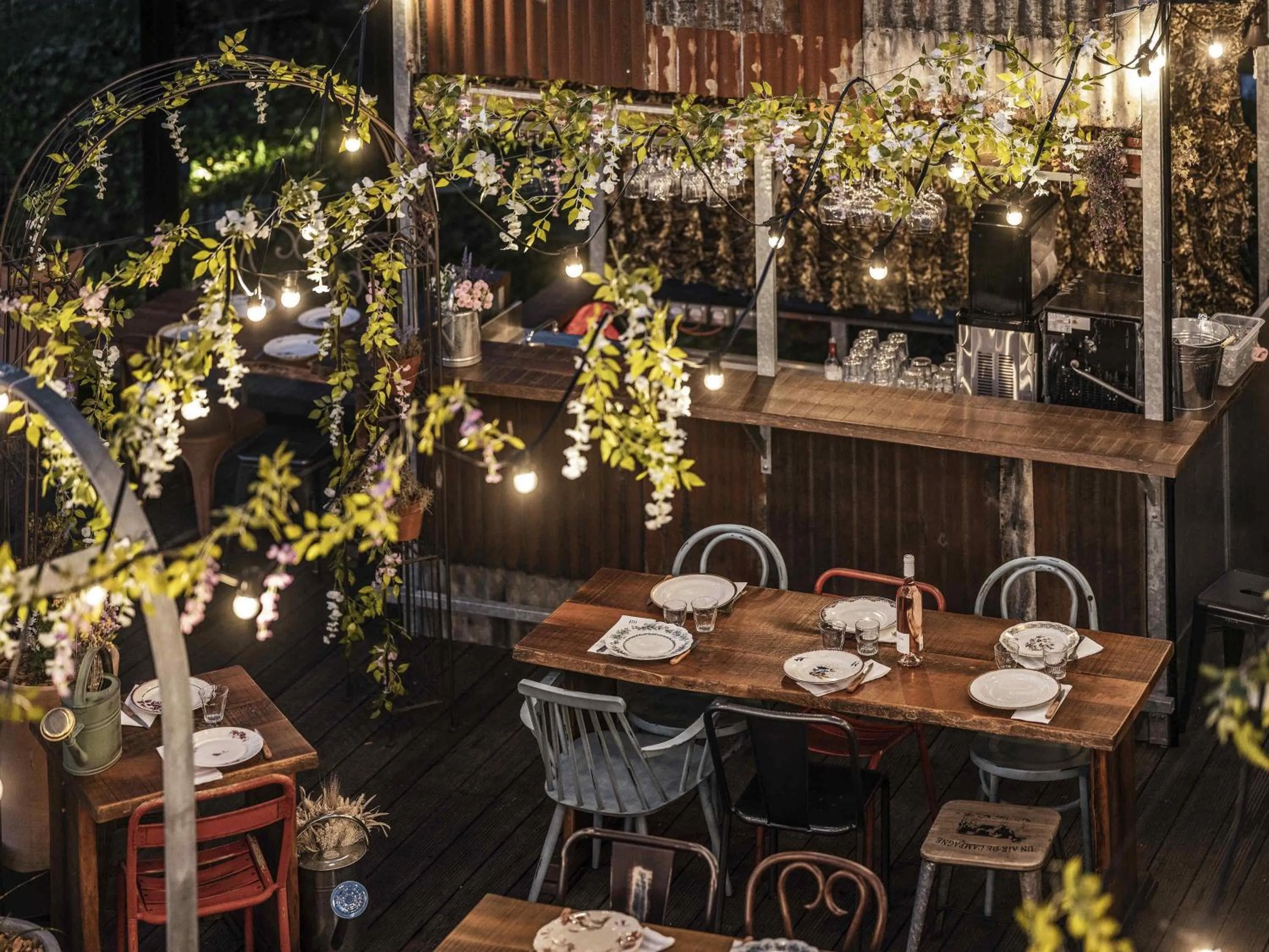 Restaurant/places to eat in Novotel Paris Porte Versailles