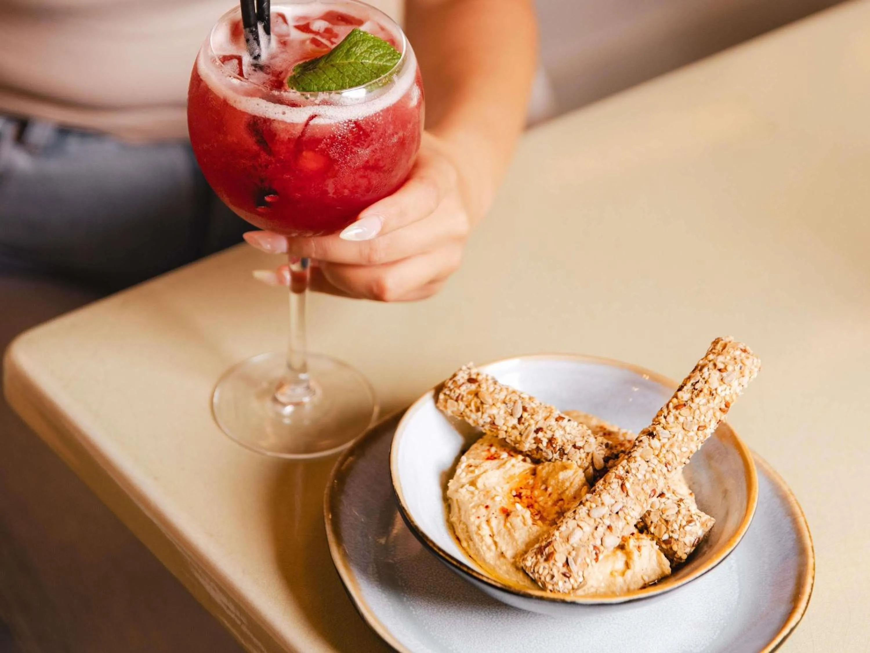 Lounge or bar in Novotel Paris Porte Versailles