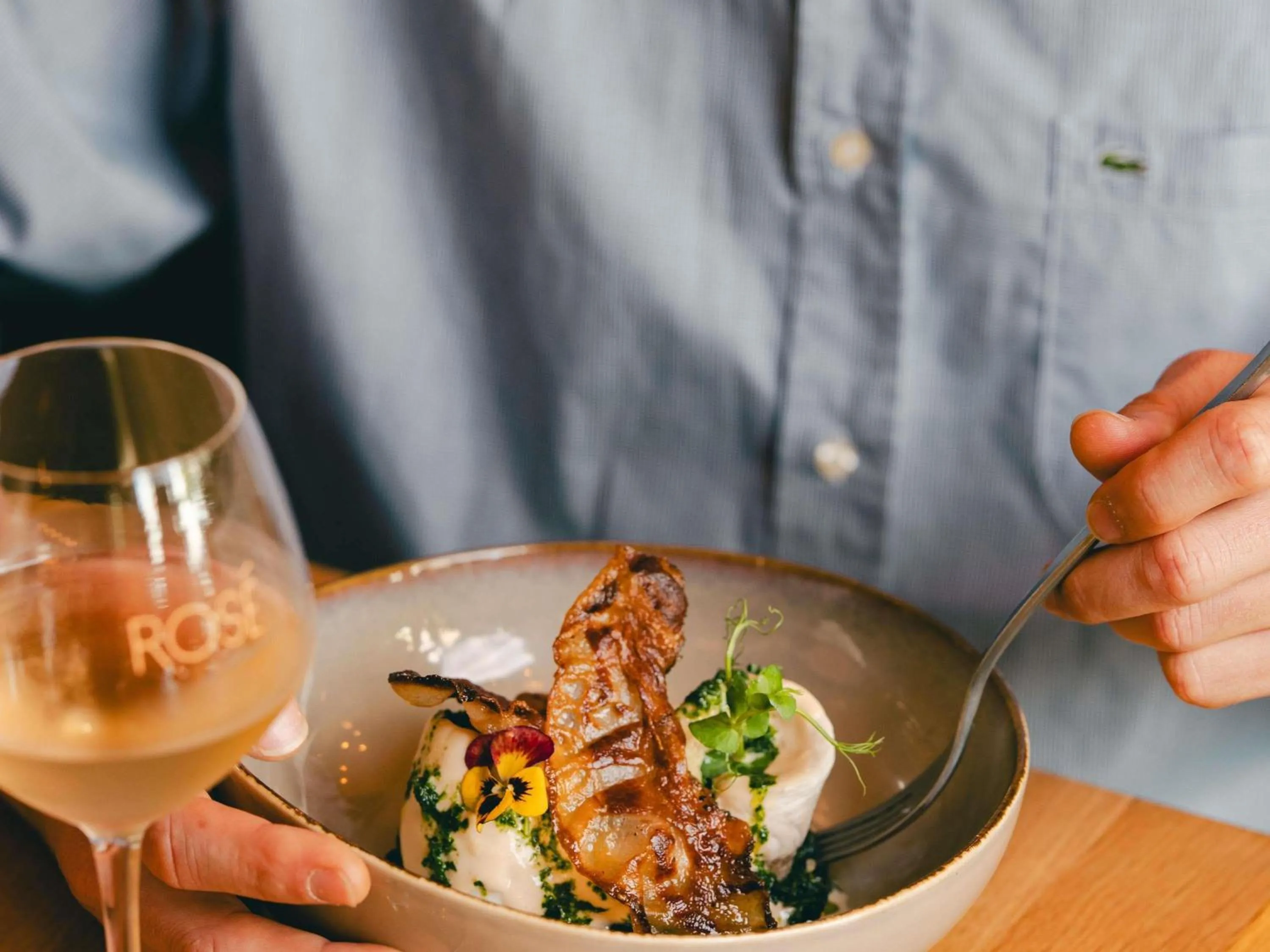 Restaurant/places to eat in Novotel Paris Porte Versailles