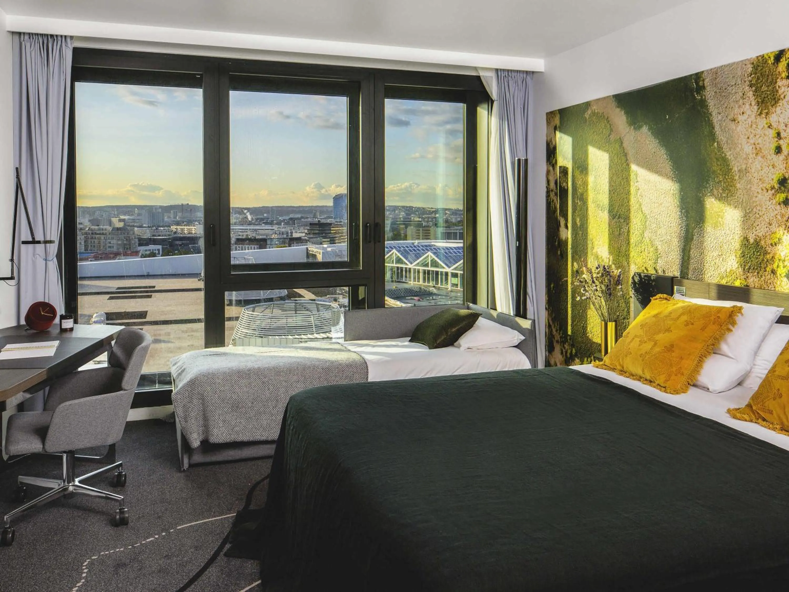 Bedroom, Bed in Novotel Paris Porte Versailles