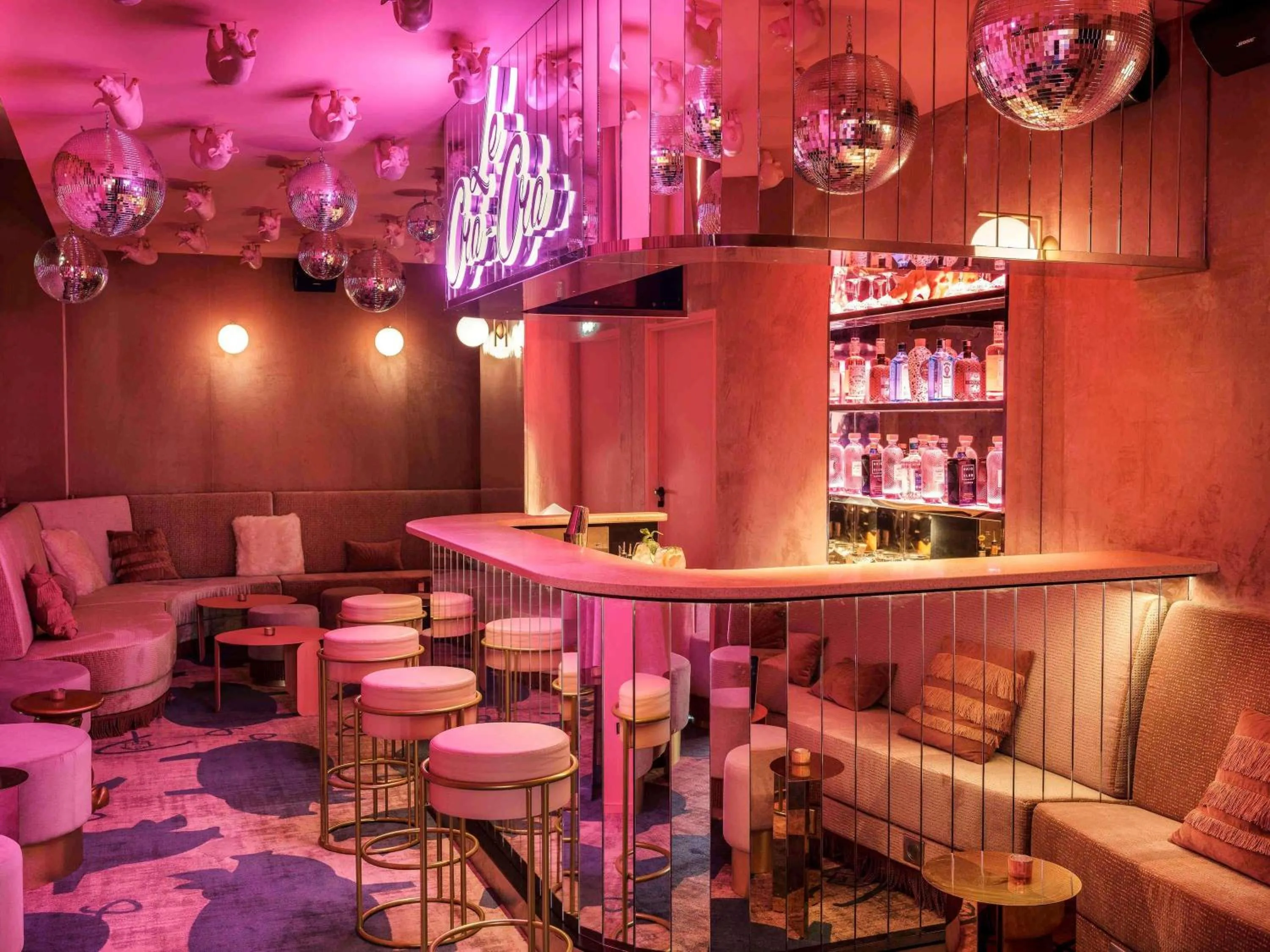 Lounge or bar in Novotel Paris Porte Versailles