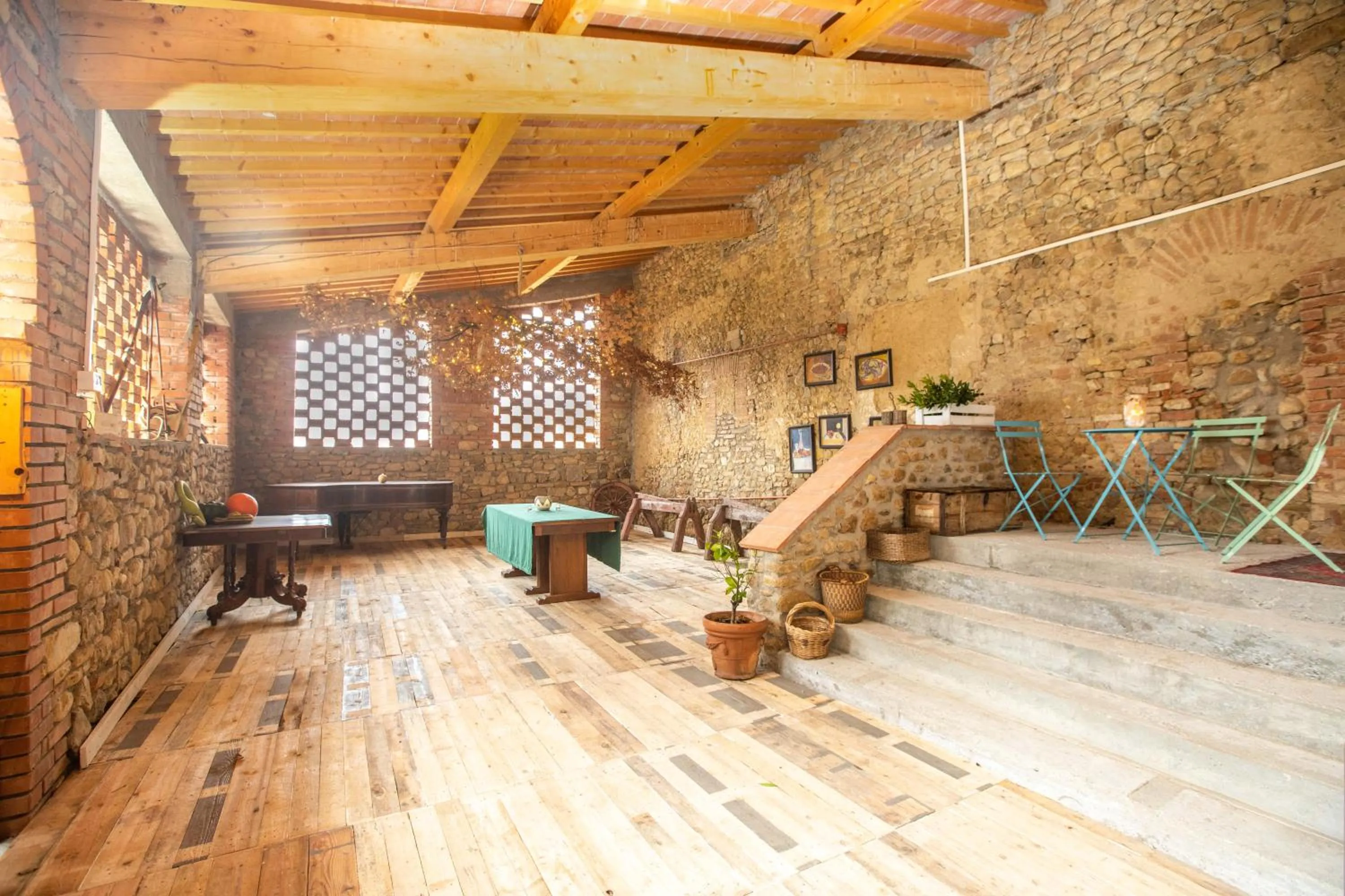 Restaurant/places to eat in Campora House