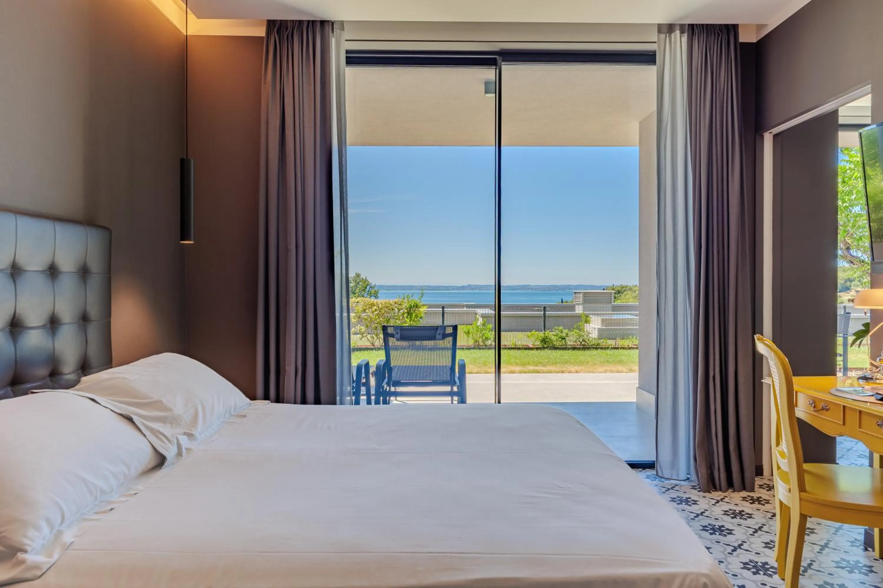 Bed in Deville & Spa