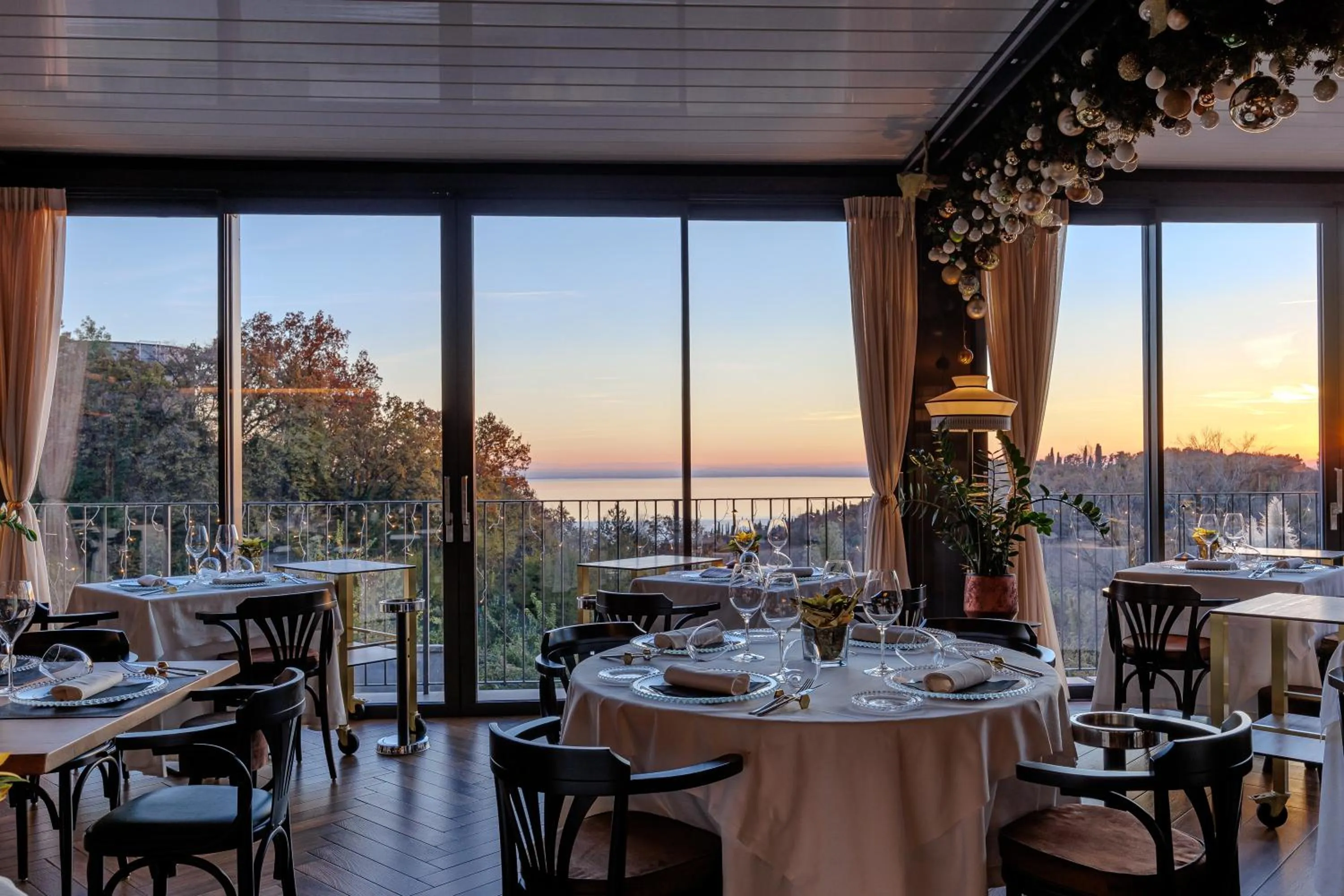 Restaurant/places to eat in Deville & Spa