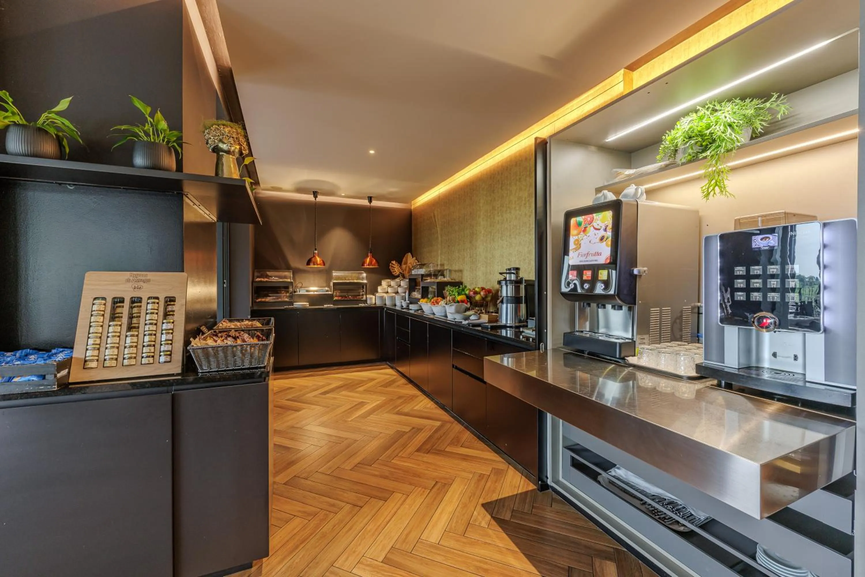 Buffet breakfast in Deville & Spa