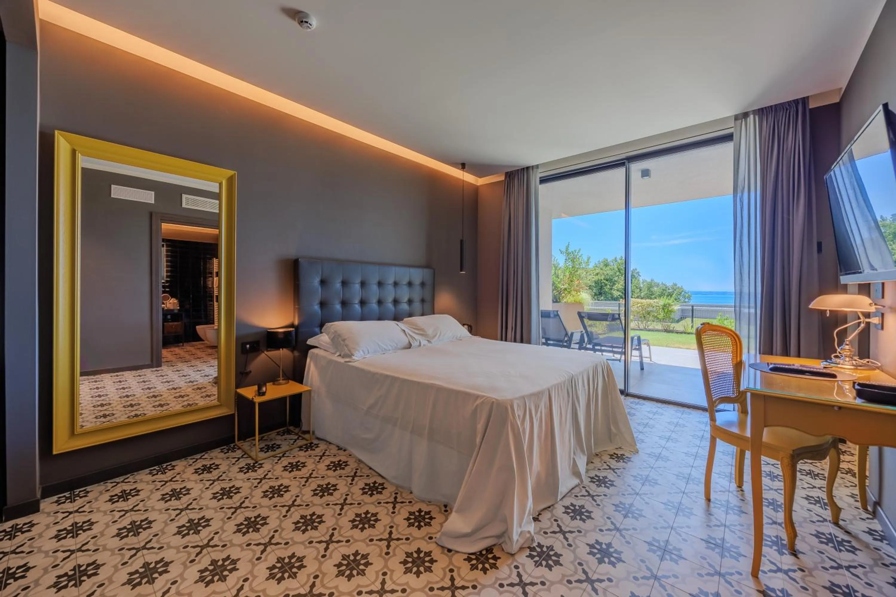 Bed in Deville & Spa