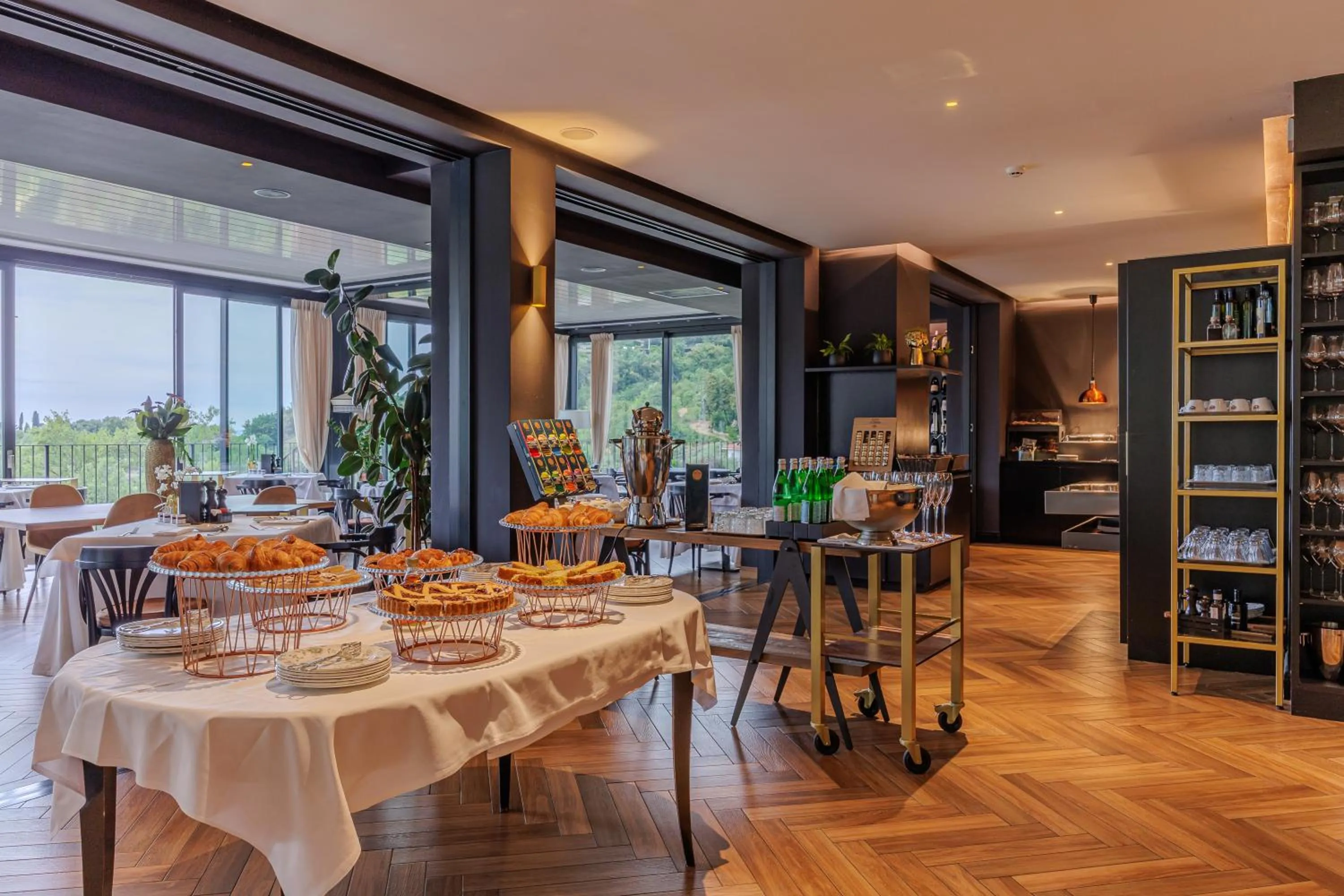 Buffet breakfast in Deville & Spa