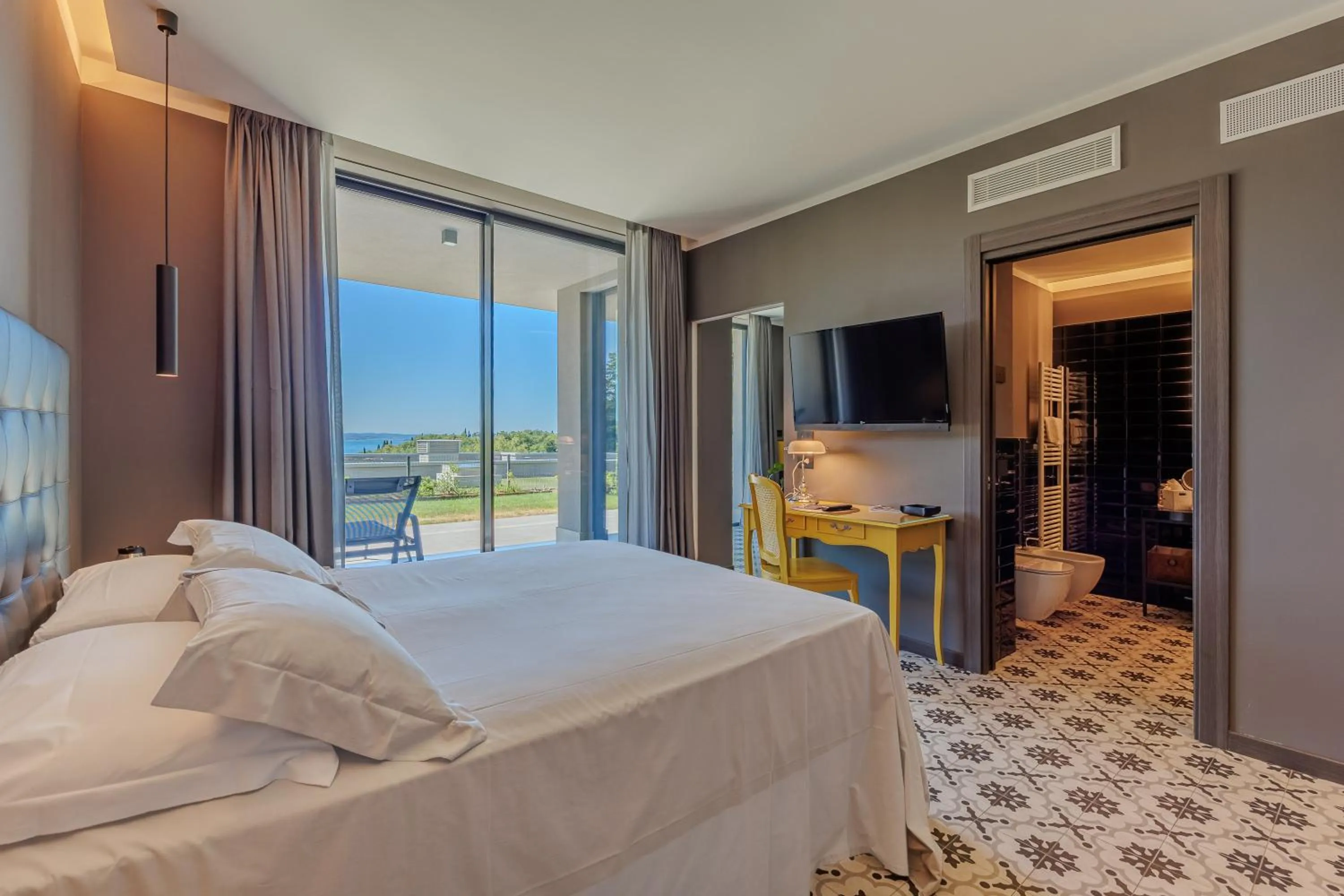 Bed in Deville & Spa