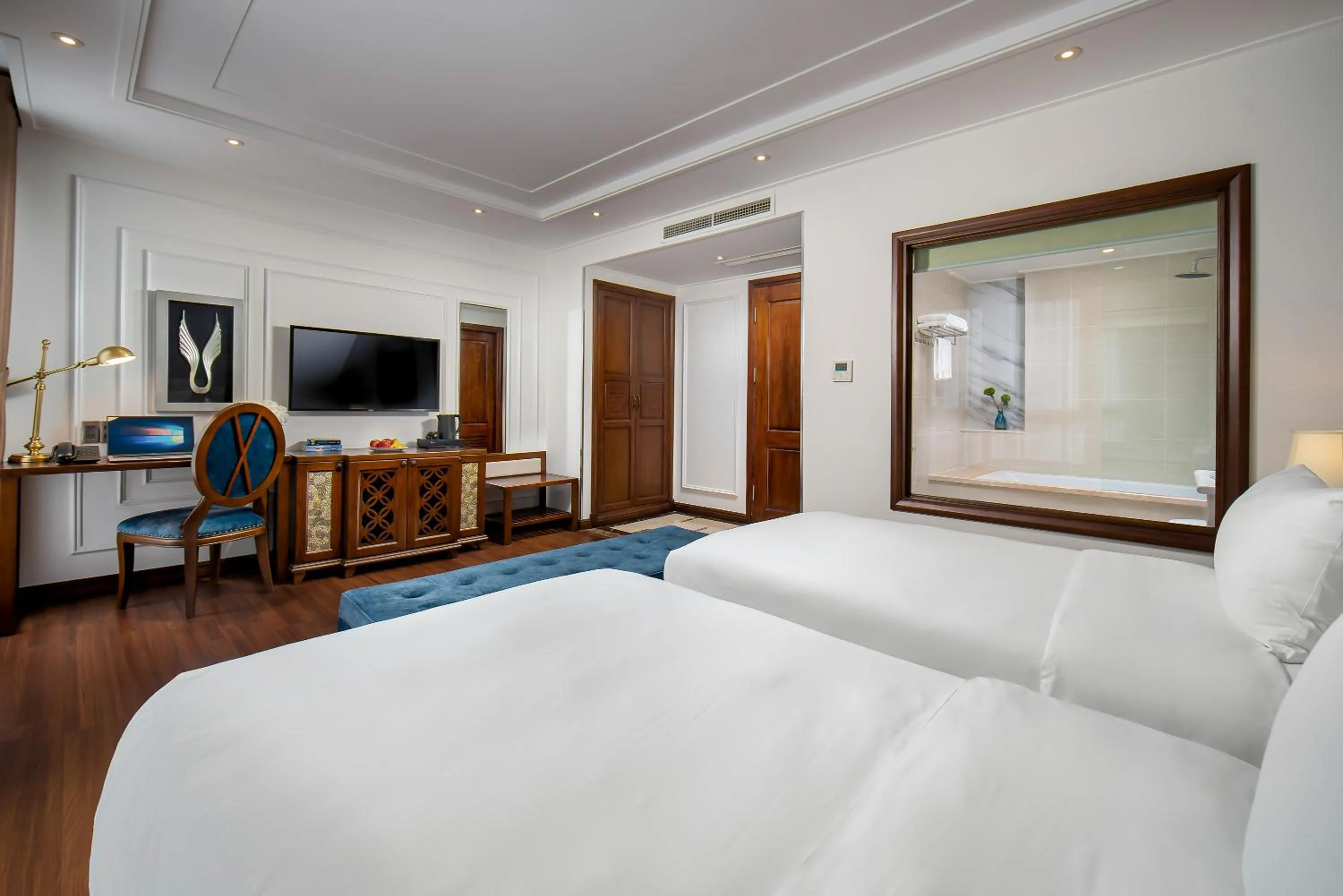 Photo of the whole room, Bed in The Q Hotel