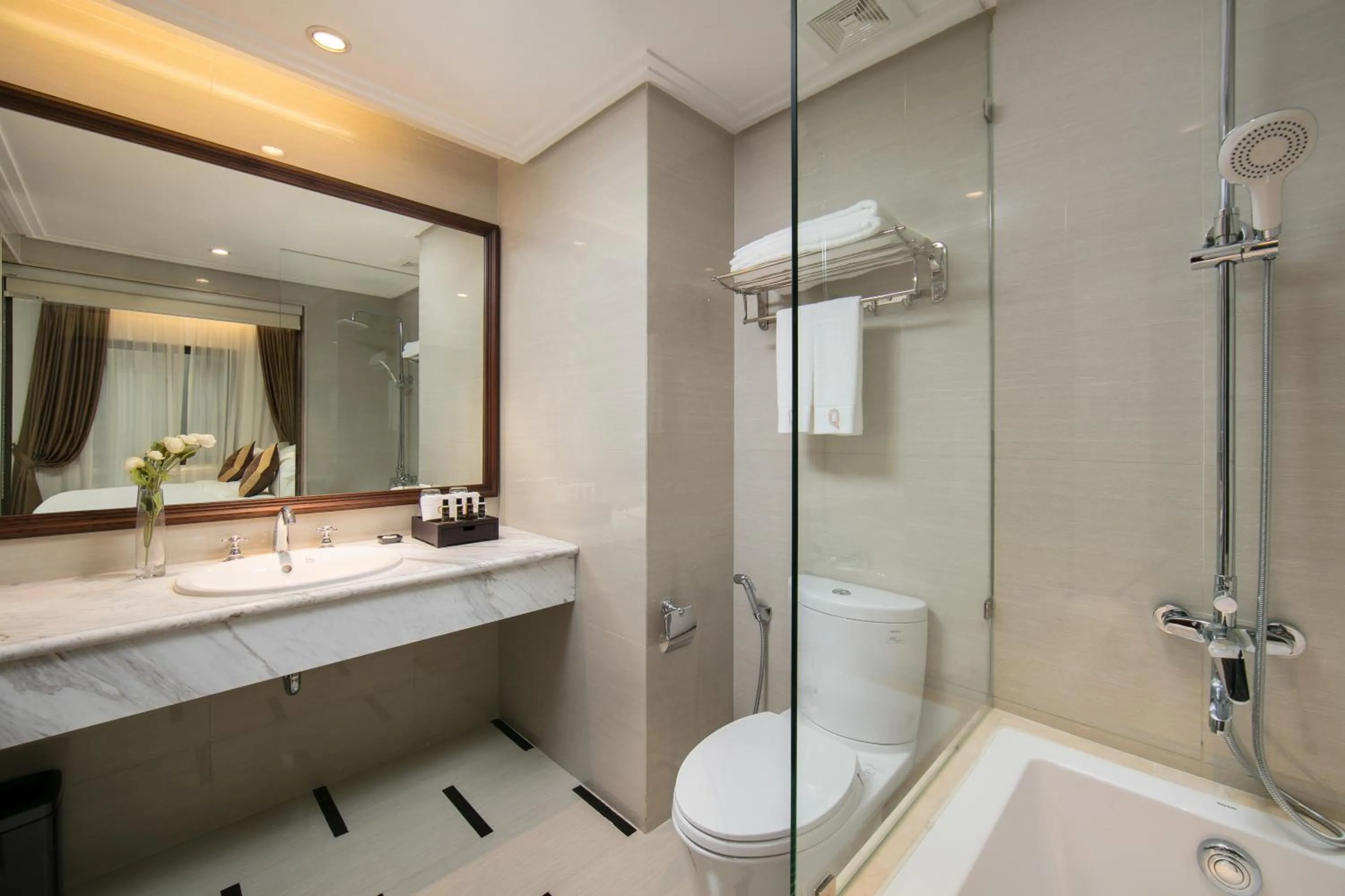 Shower in The Q Hotel