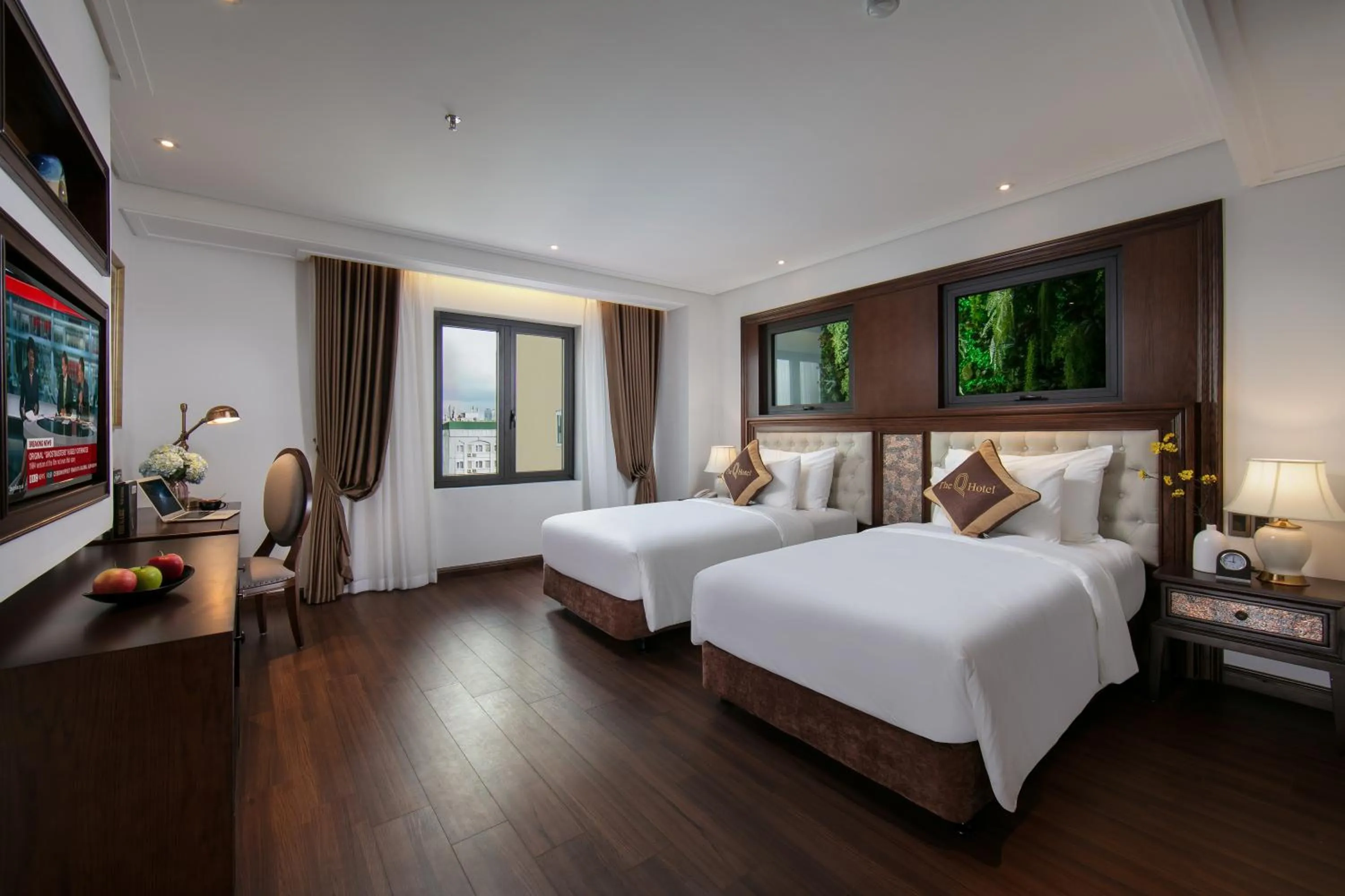 Photo of the whole room, Bed in The Q Hotel