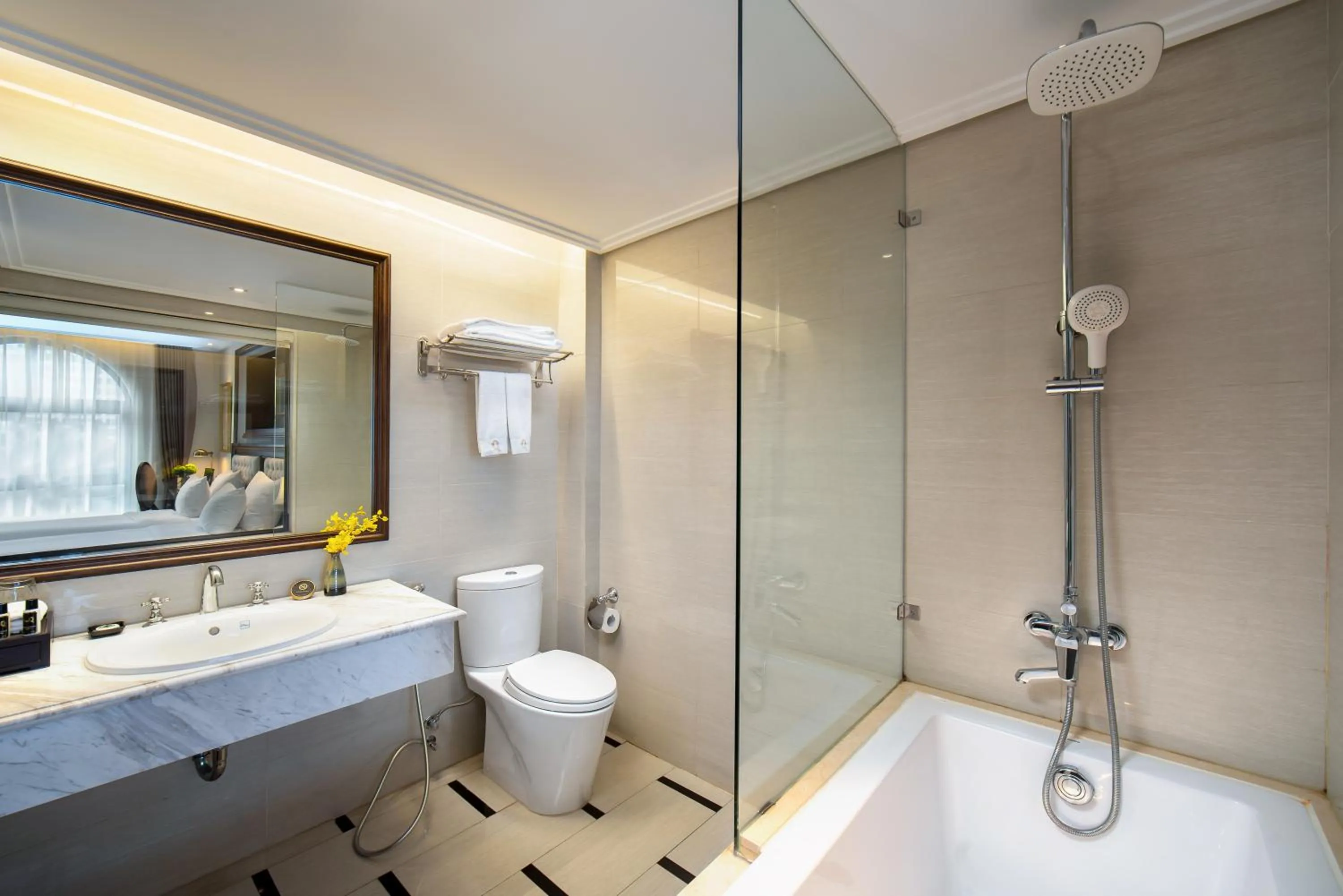 Shower in The Q Hotel