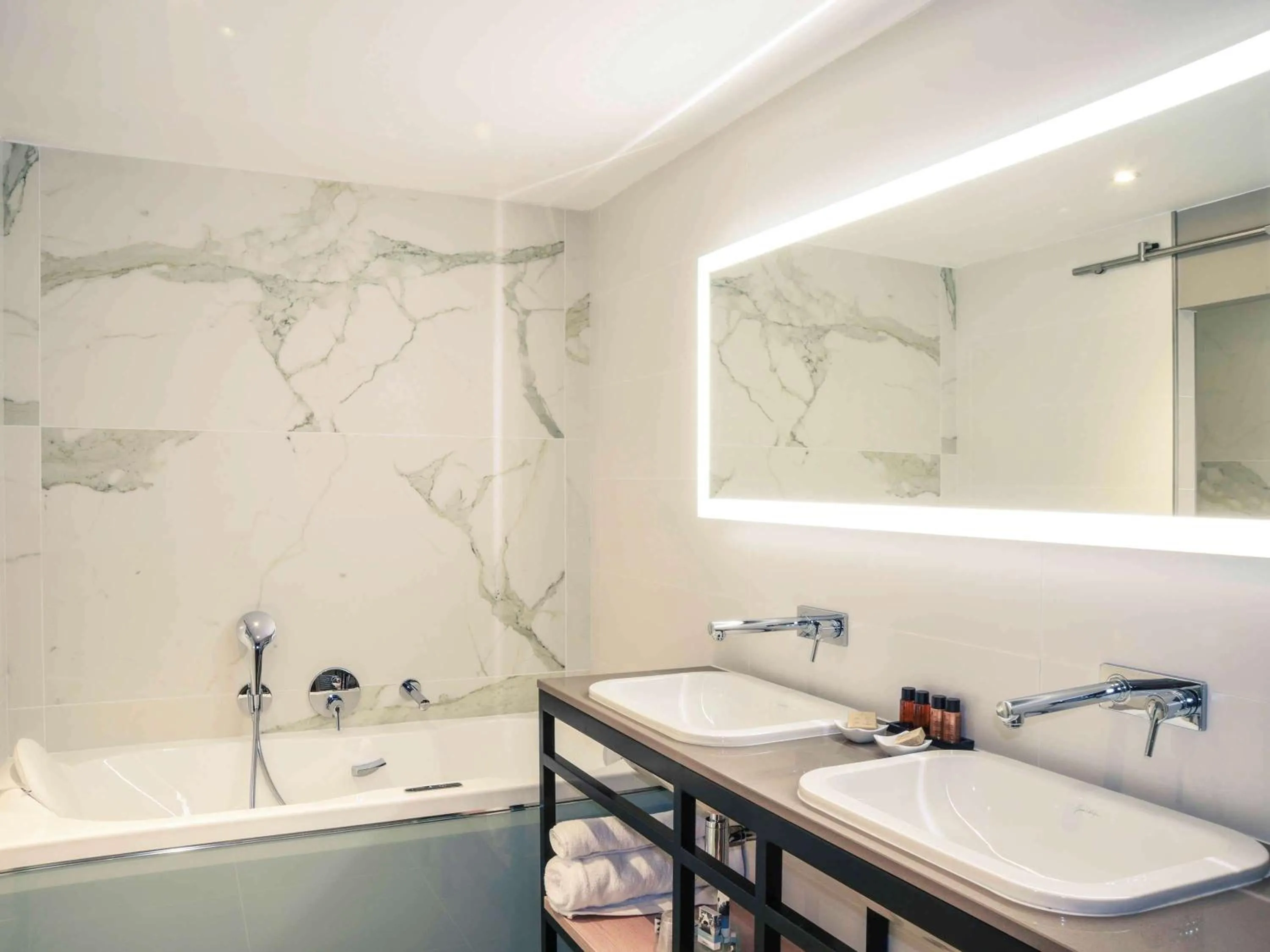 Photo of the whole room in Mercure Périgueux Centre Historique