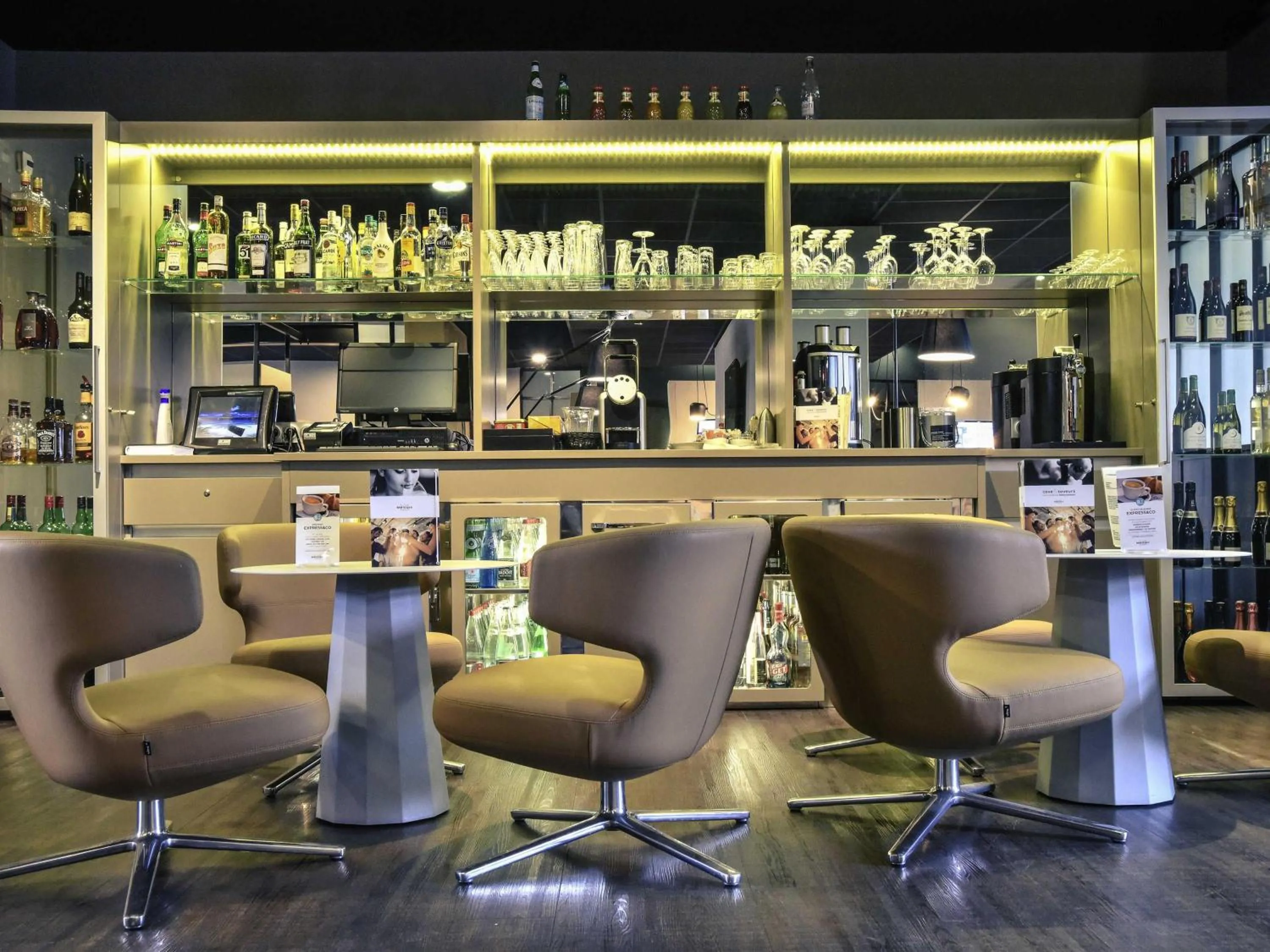 Lounge or bar in Mercure Périgueux Centre Historique