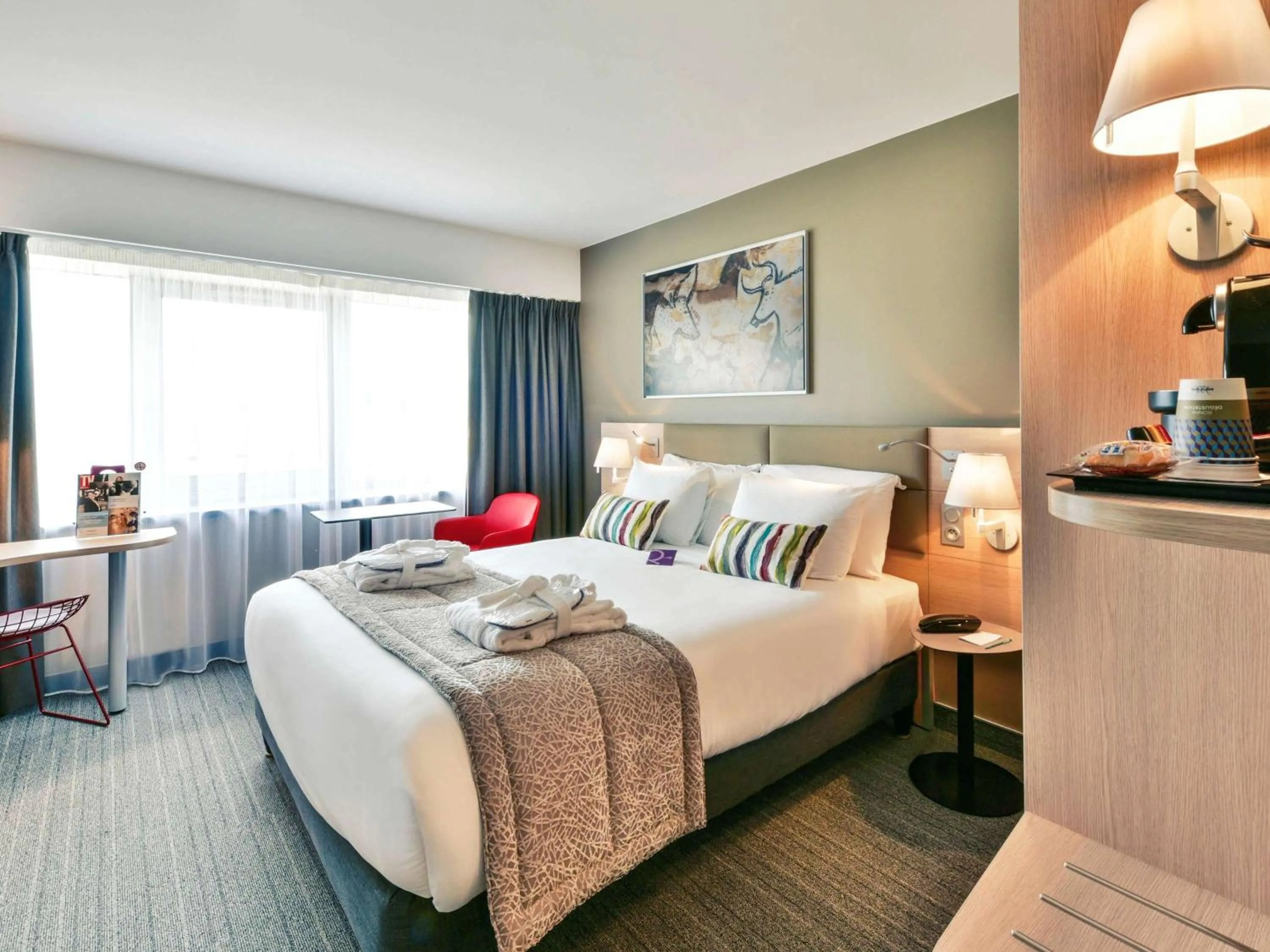 Photo of the whole room, Bed in Mercure Périgueux Centre Historique