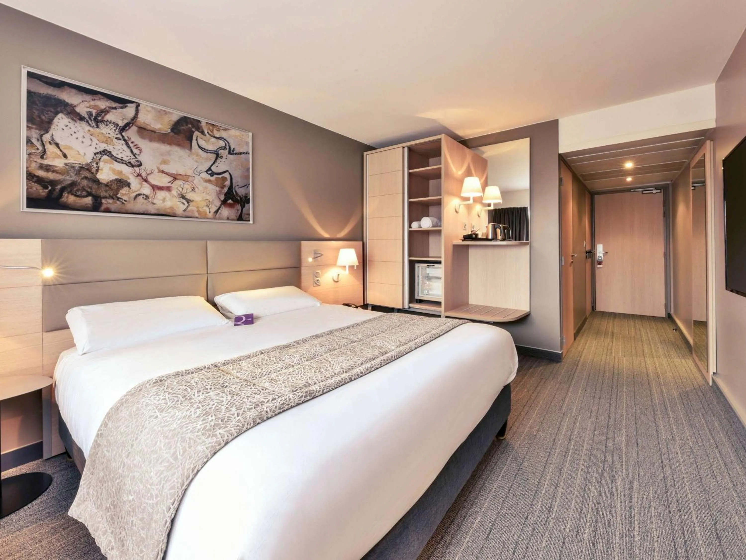 Photo of the whole room, Bed in Mercure Périgueux Centre Historique