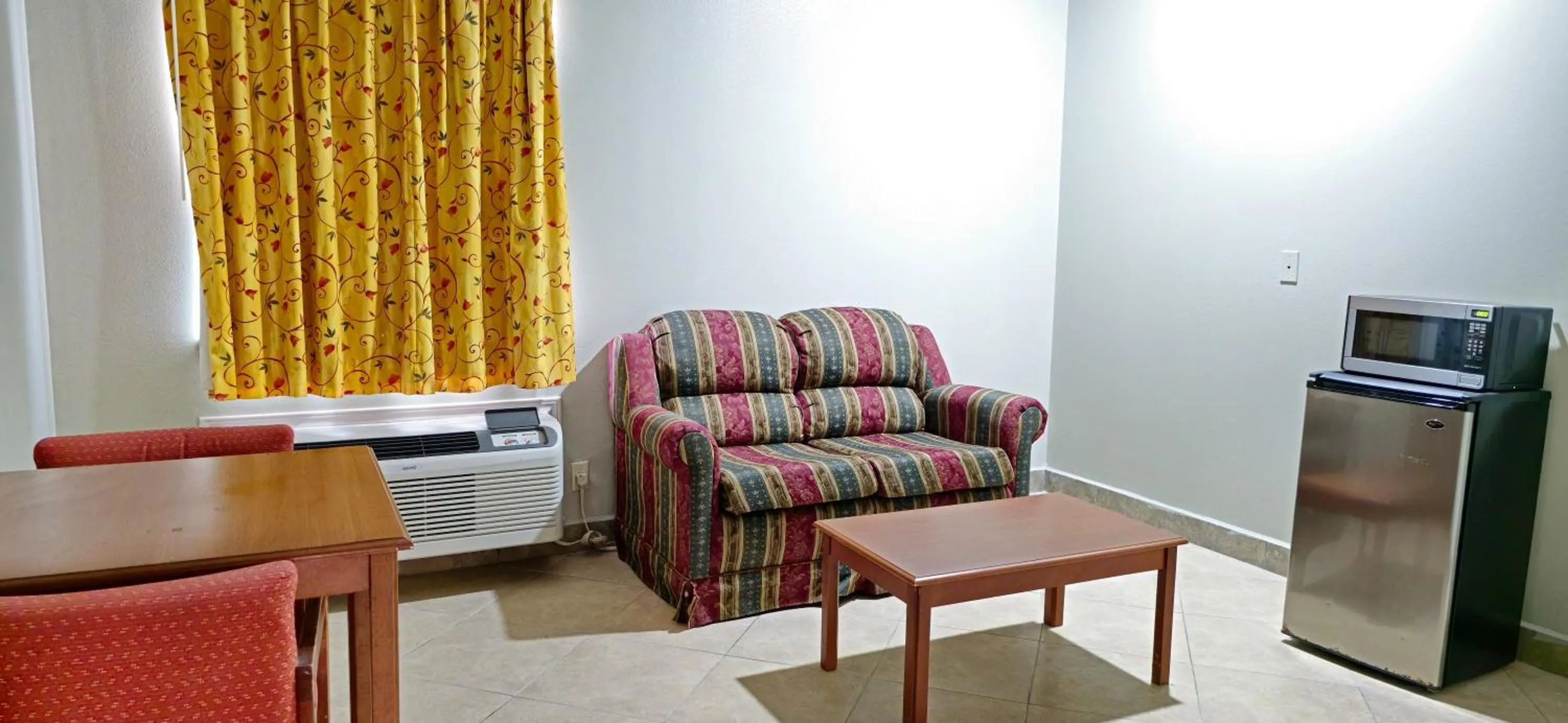 Living room in Texas Inn and Suites RGV