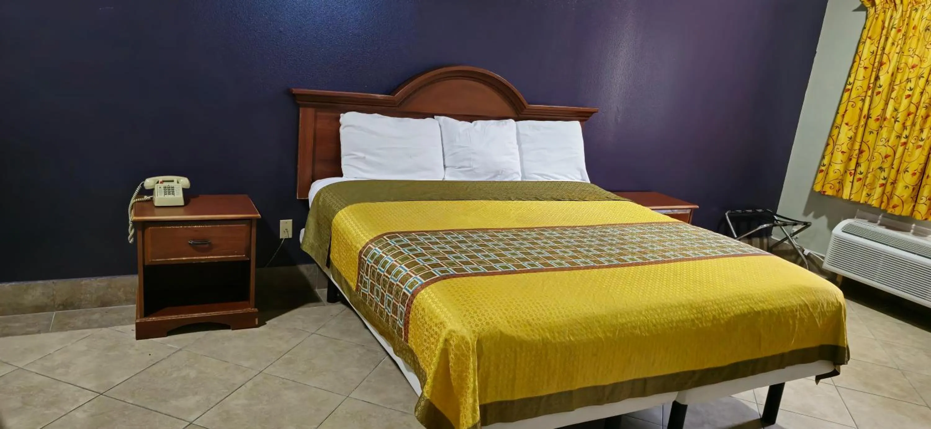 Bed in Texas Inn and Suites RGV