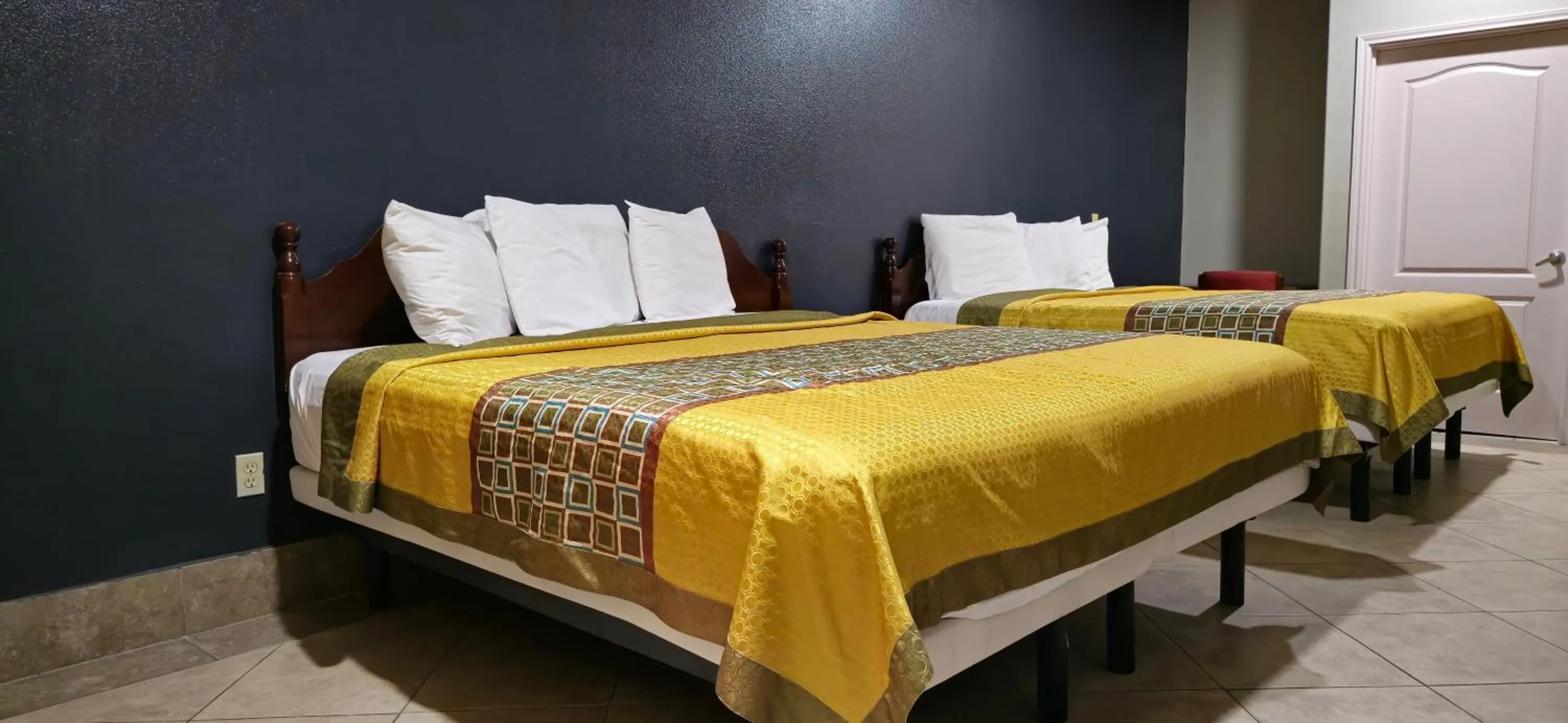 Bed in Texas Inn and Suites RGV