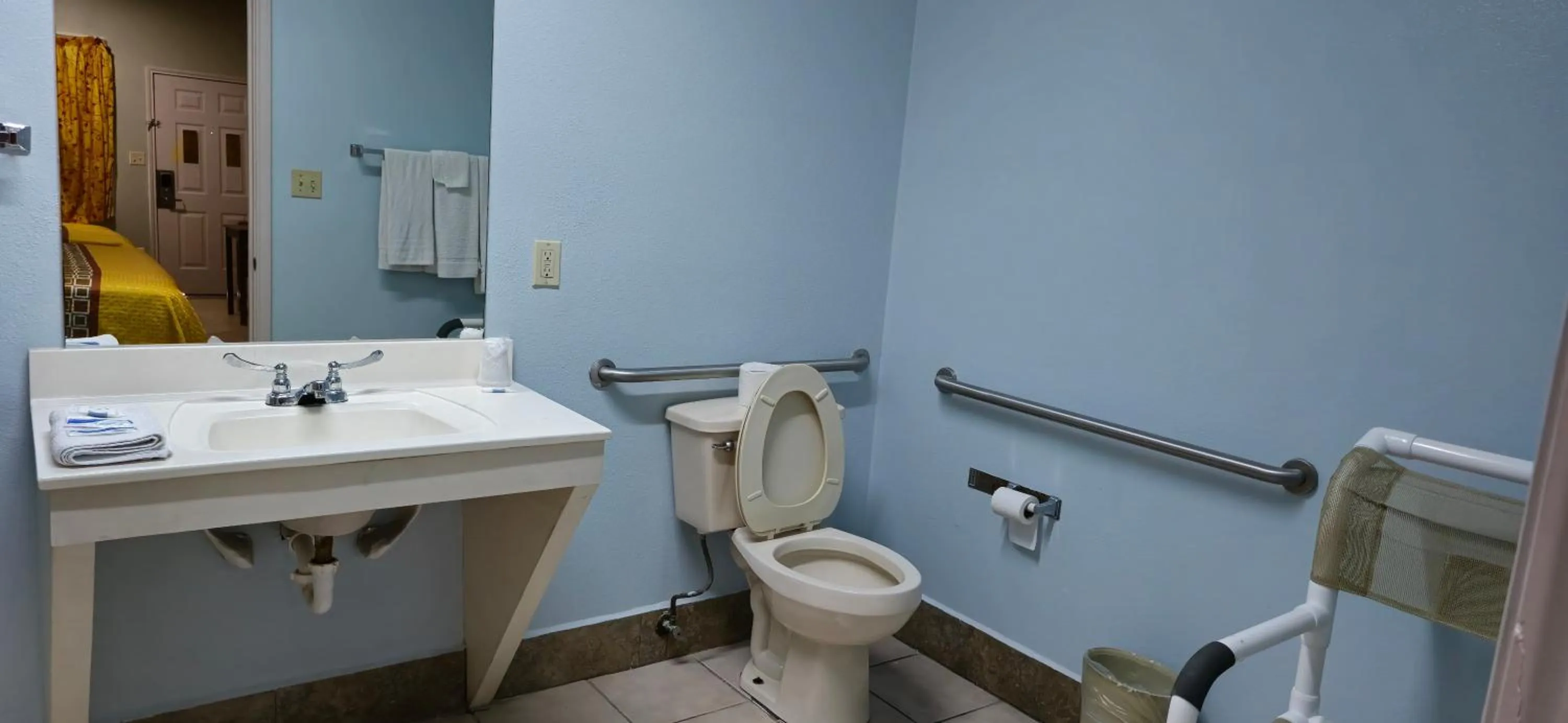 Toilet in Texas Inn and Suites RGV