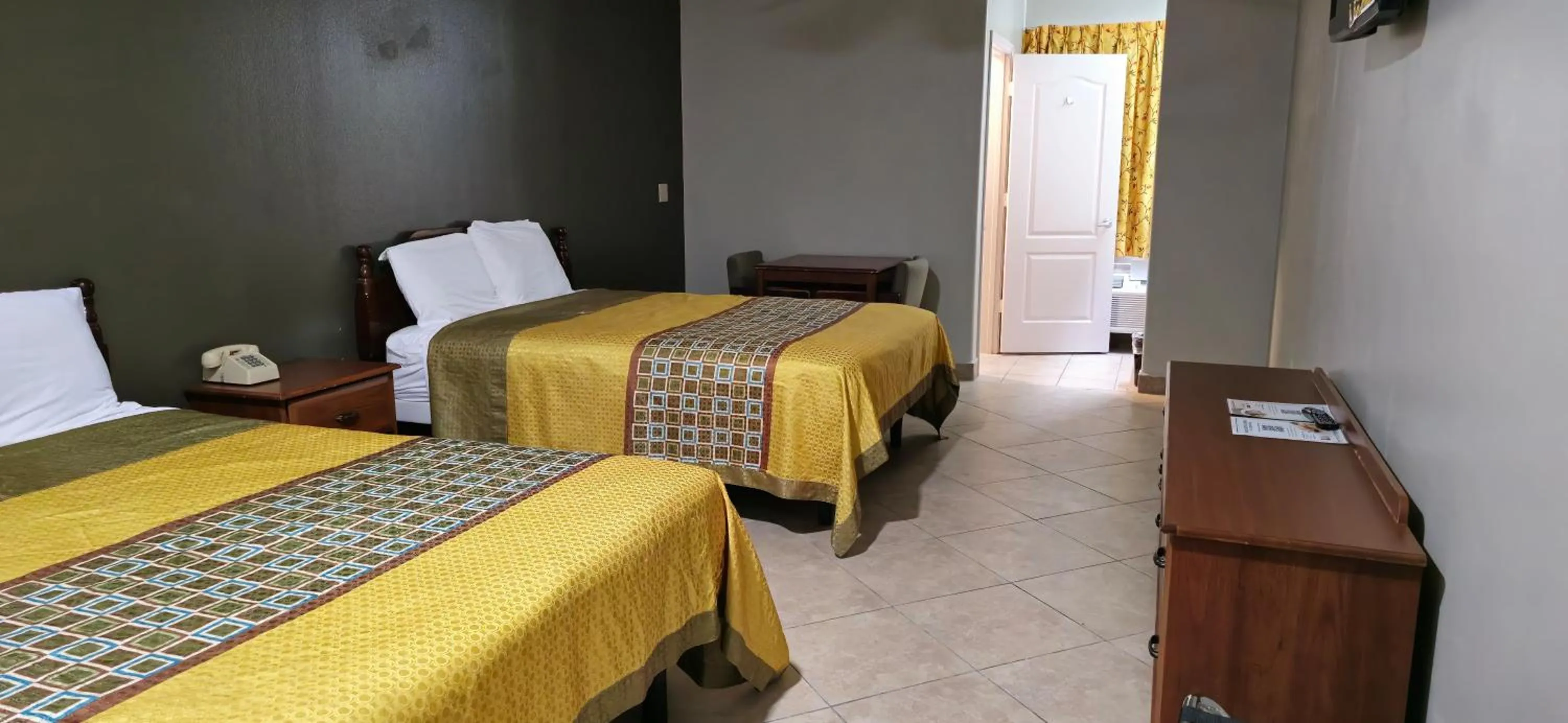 Bed in Texas Inn and Suites RGV