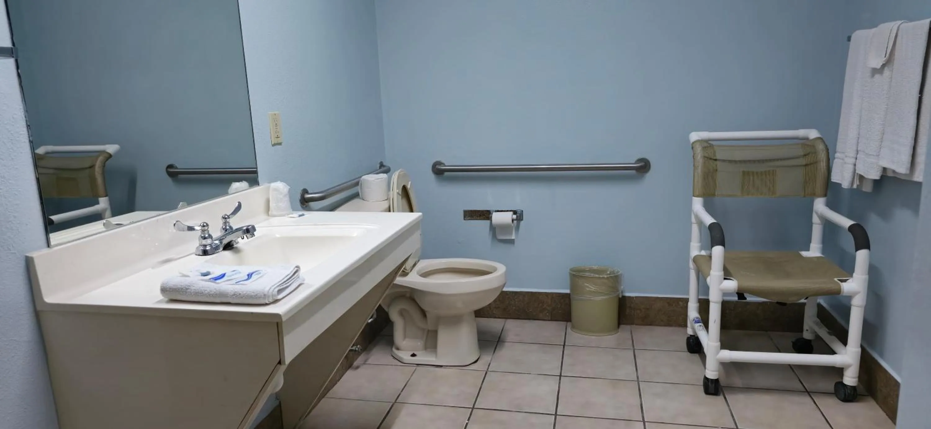 Toilet in Texas Inn and Suites RGV