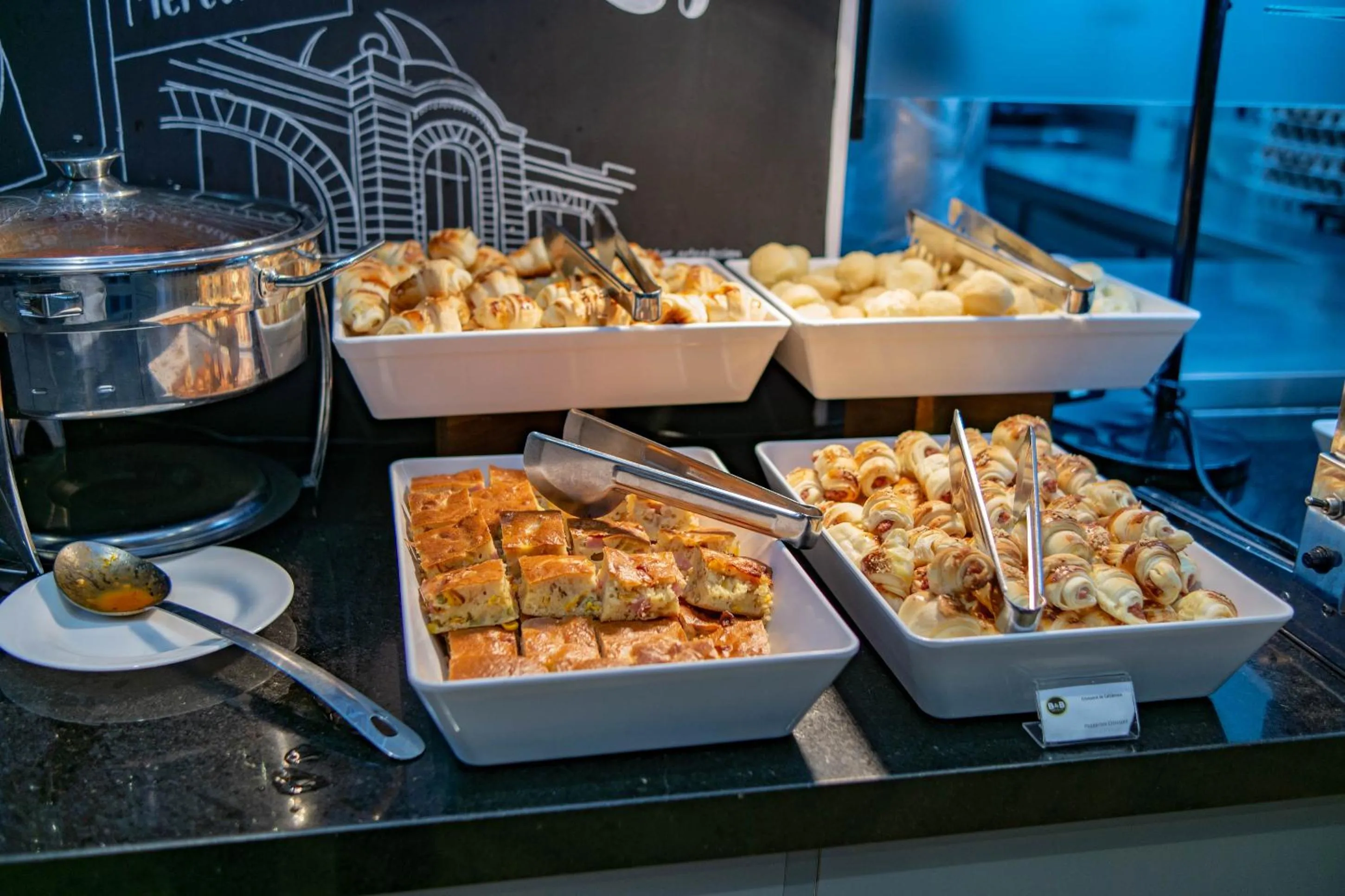 Breakfast in B&B HOTEL São Paulo Luz - Centro