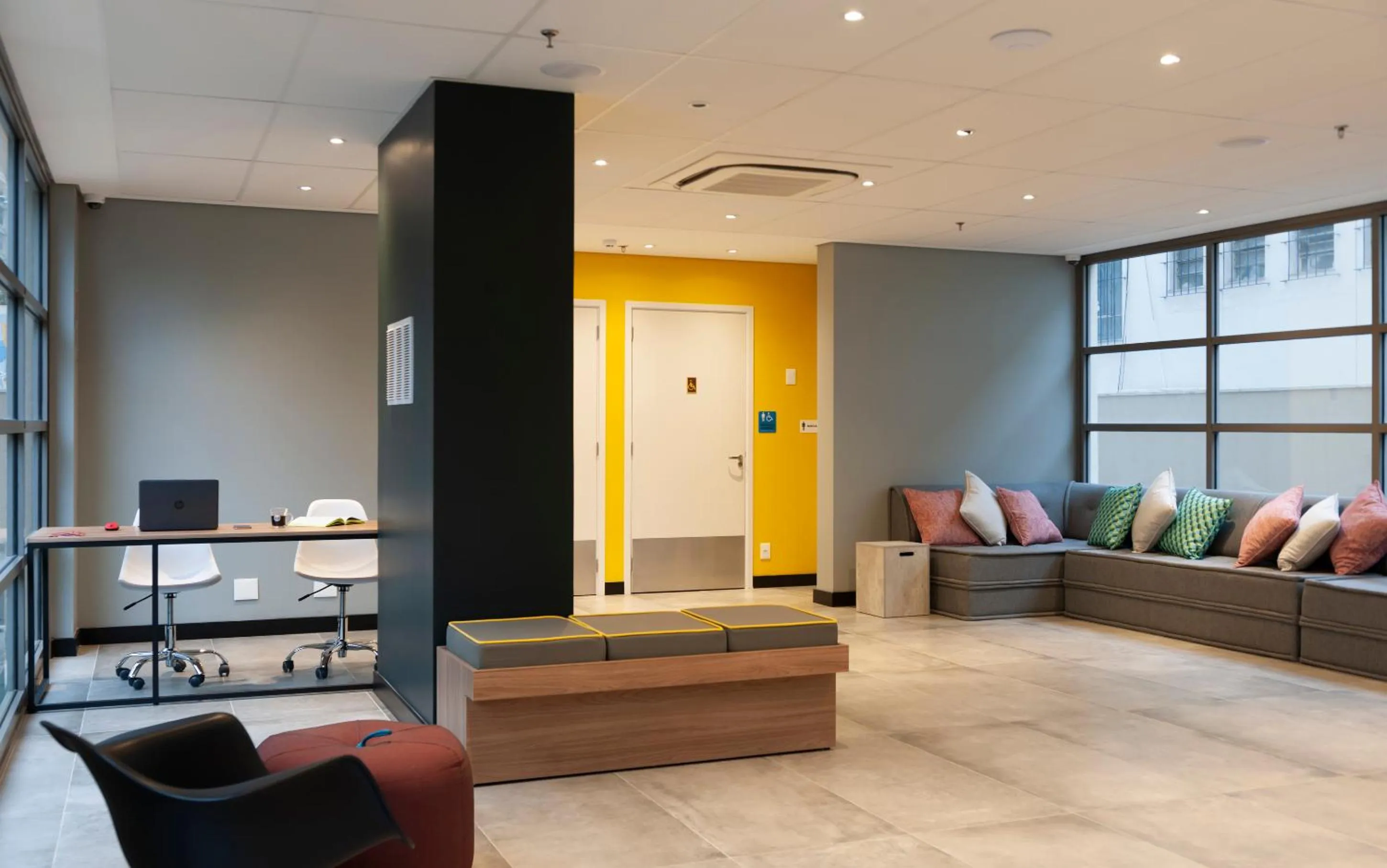 Seating area in B&B HOTEL São Paulo Luz - Centro