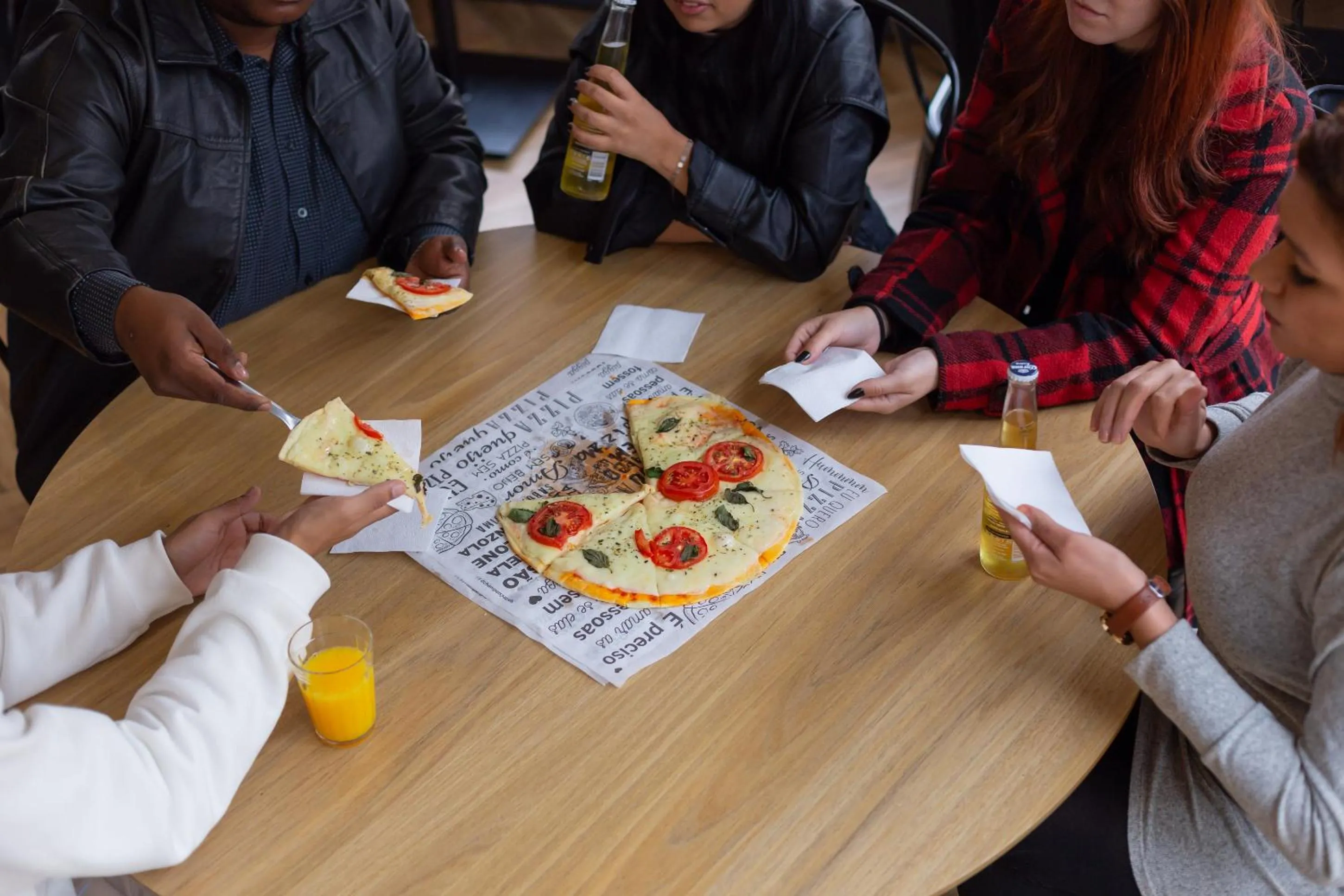 Restaurant/places to eat in B&B HOTEL São Paulo Luz - Centro