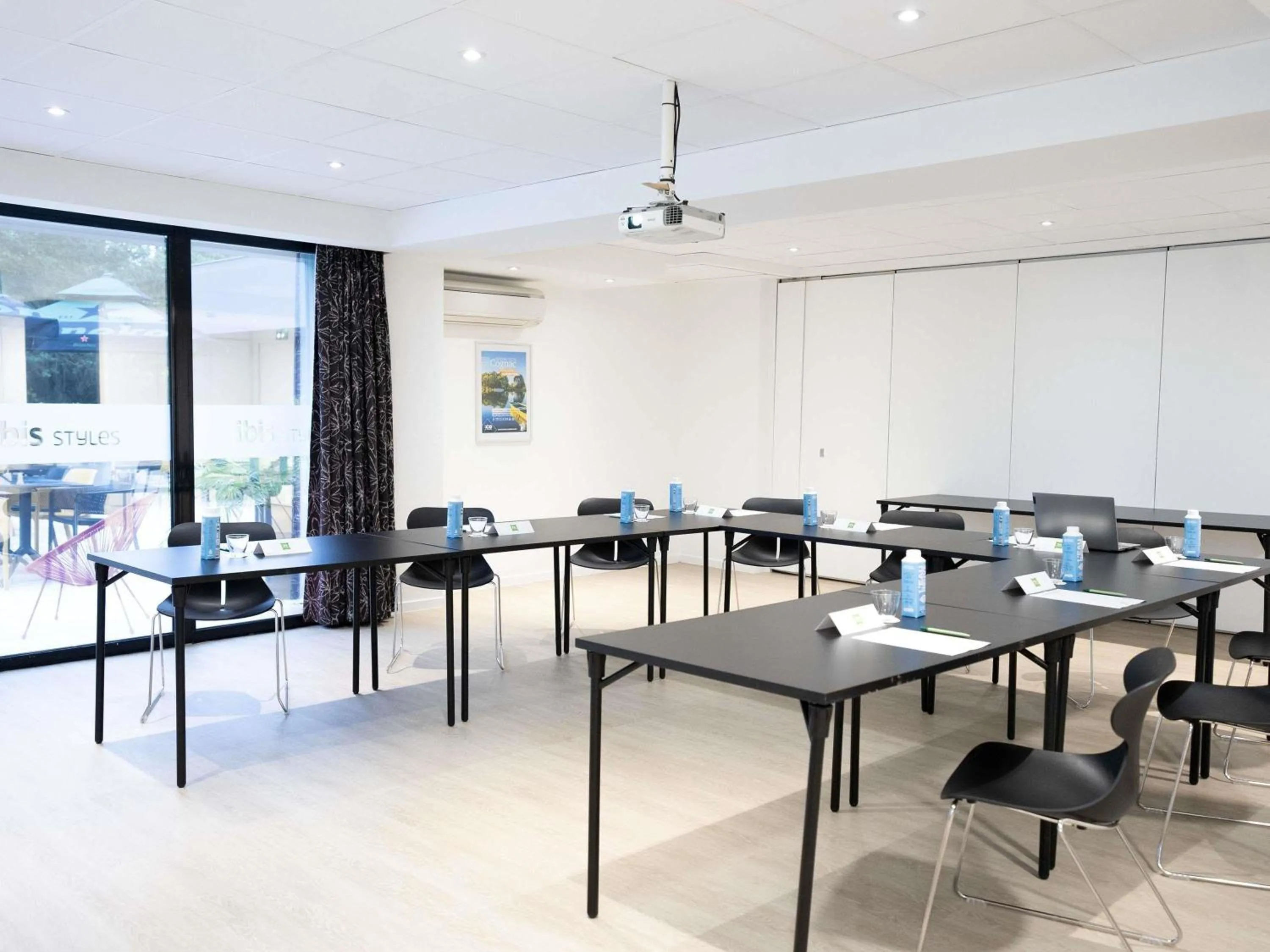 Meeting/conference room in Ibis Styles Cognac