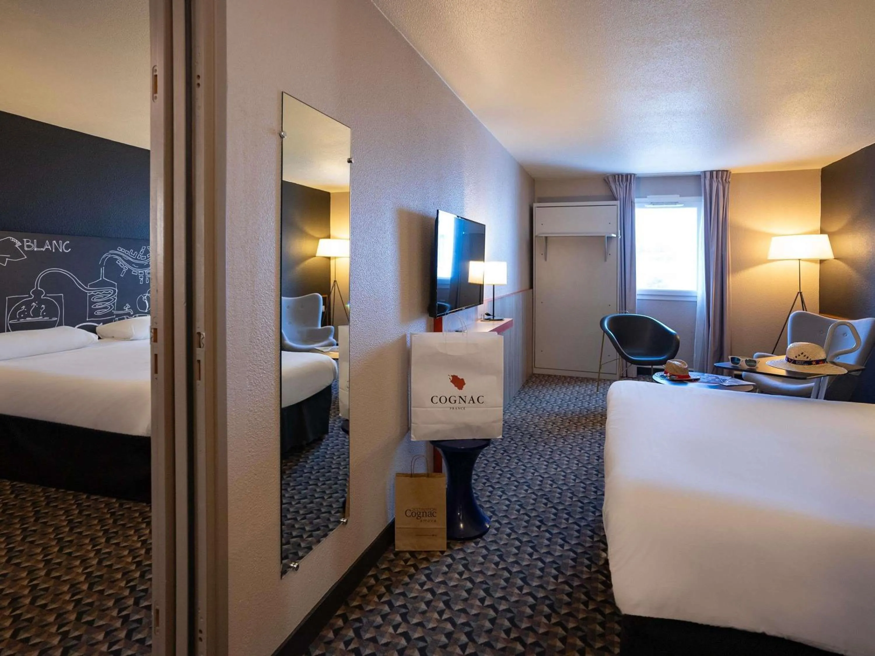 Bedroom, Bed in Ibis Styles Cognac