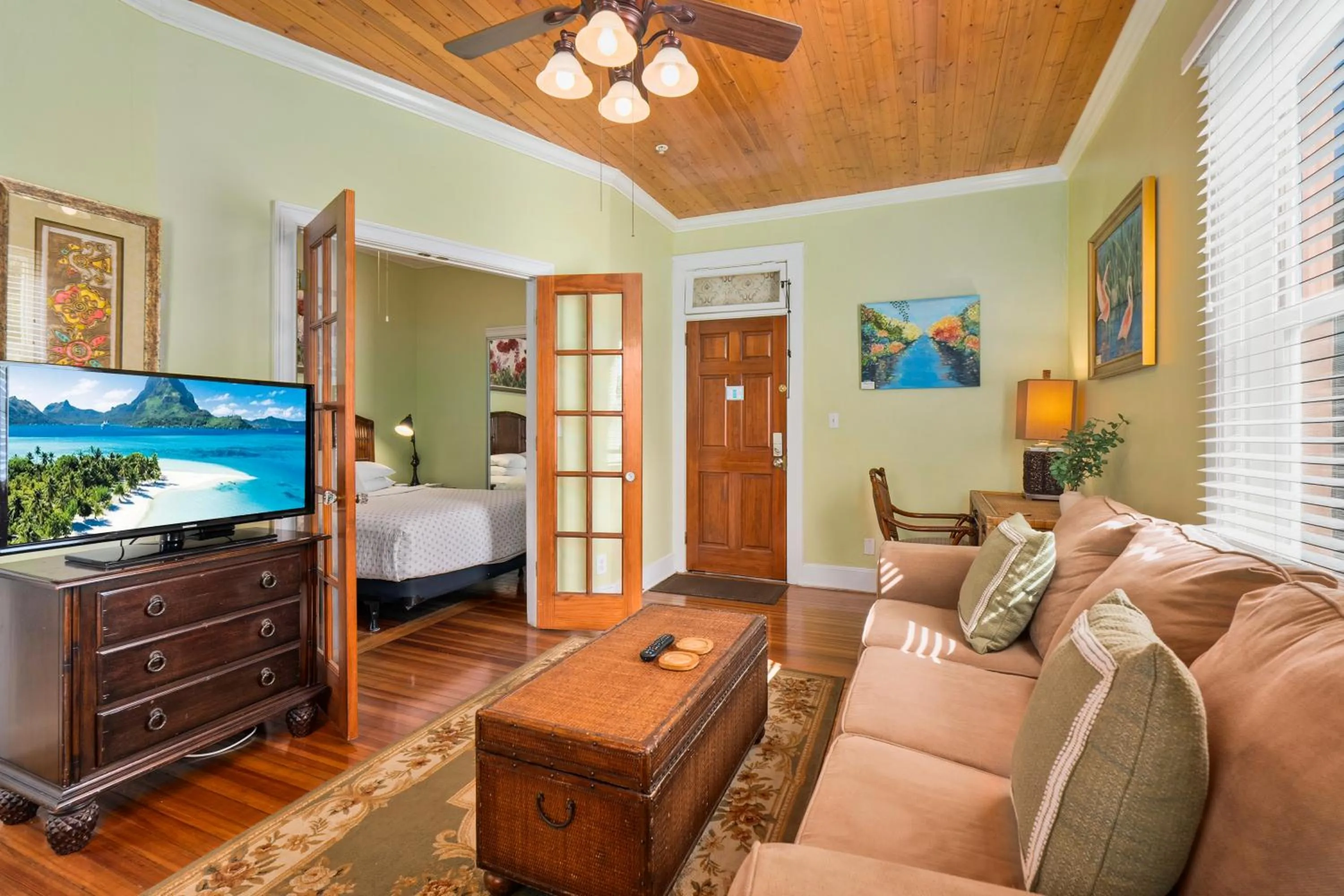 TV and multimedia in Old Colorado Inn