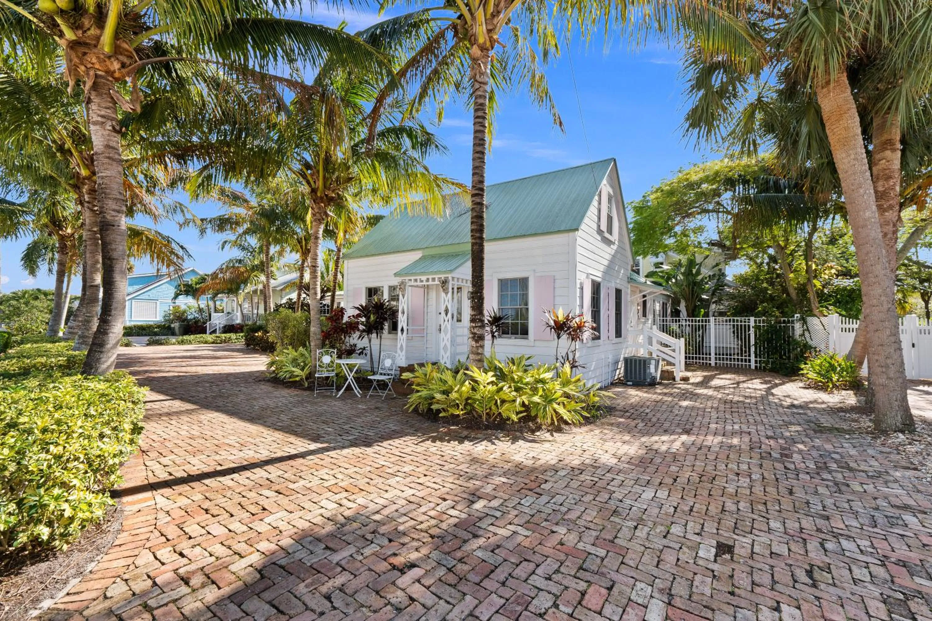 Property building in Old Colorado Inn