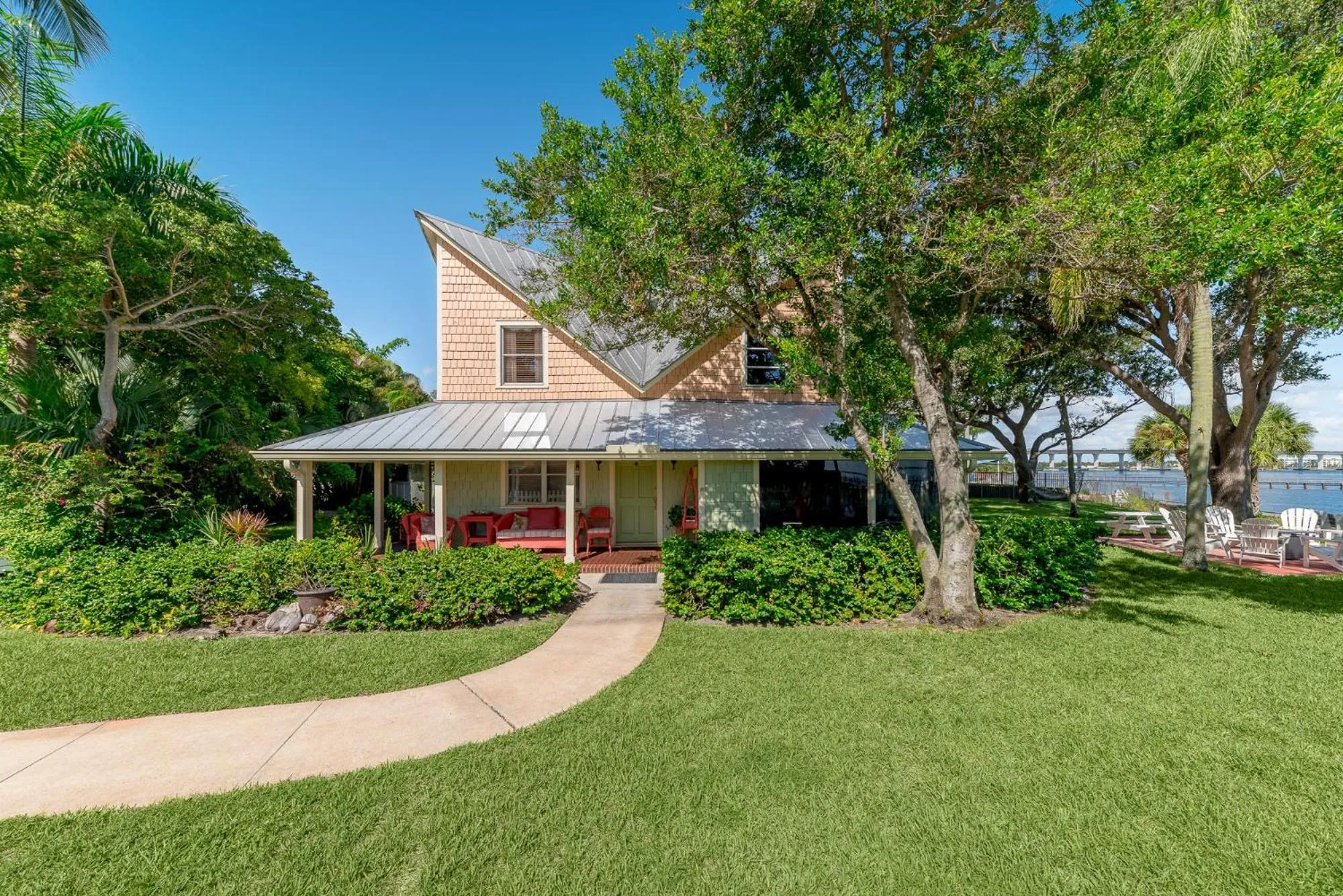 Property building in Old Colorado Inn