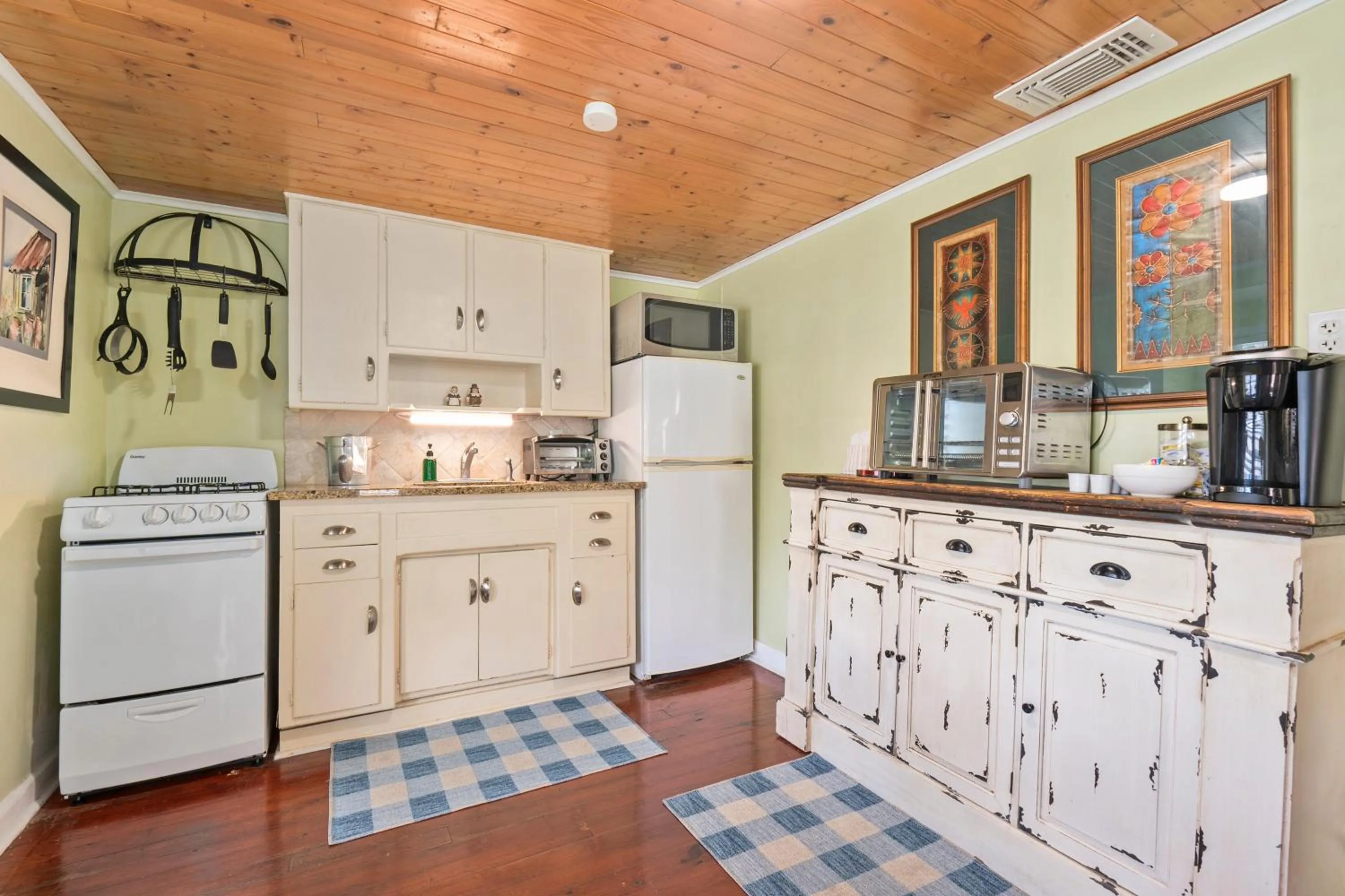 Kitchen or kitchenette in Old Colorado Inn
