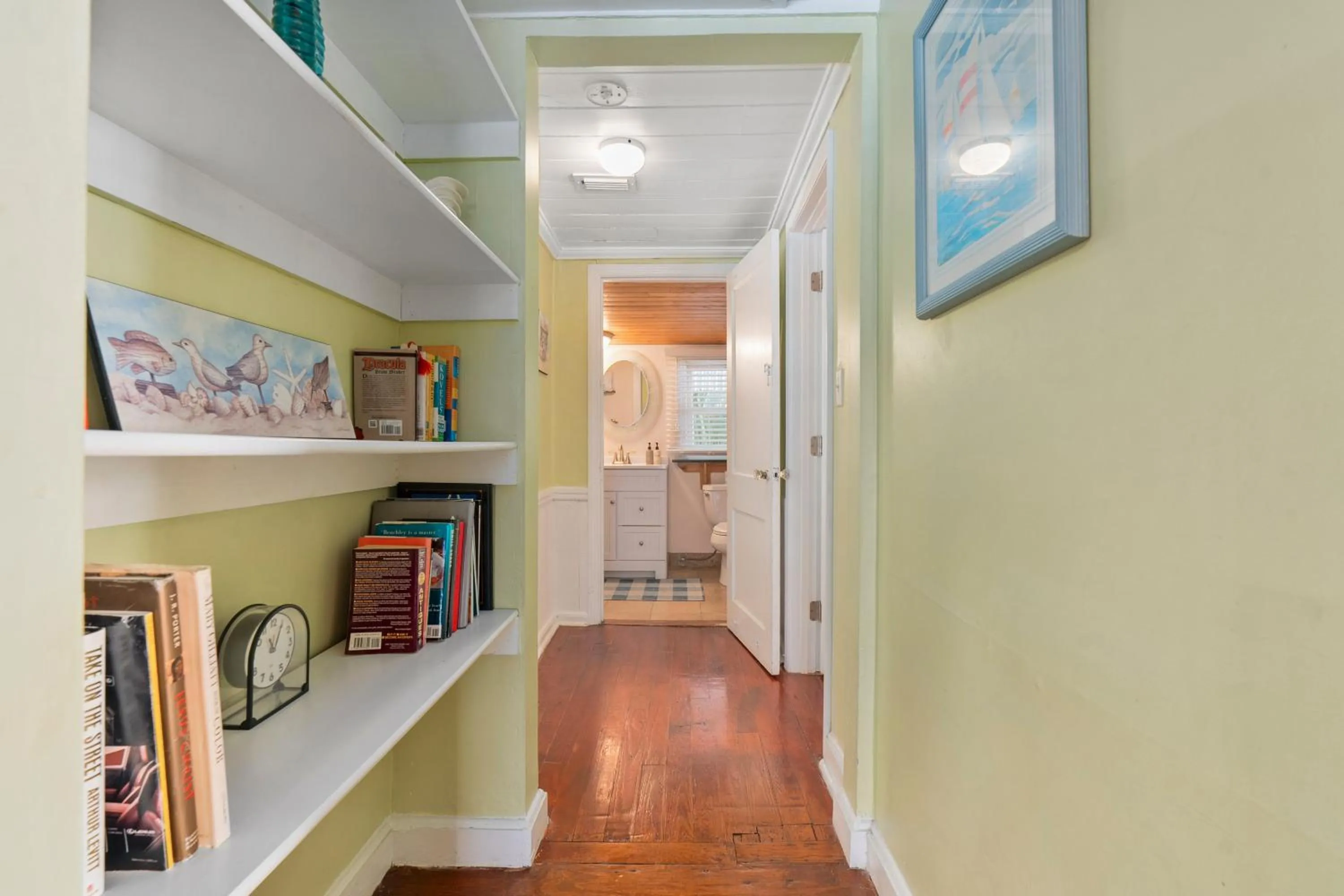 Library in Old Colorado Inn