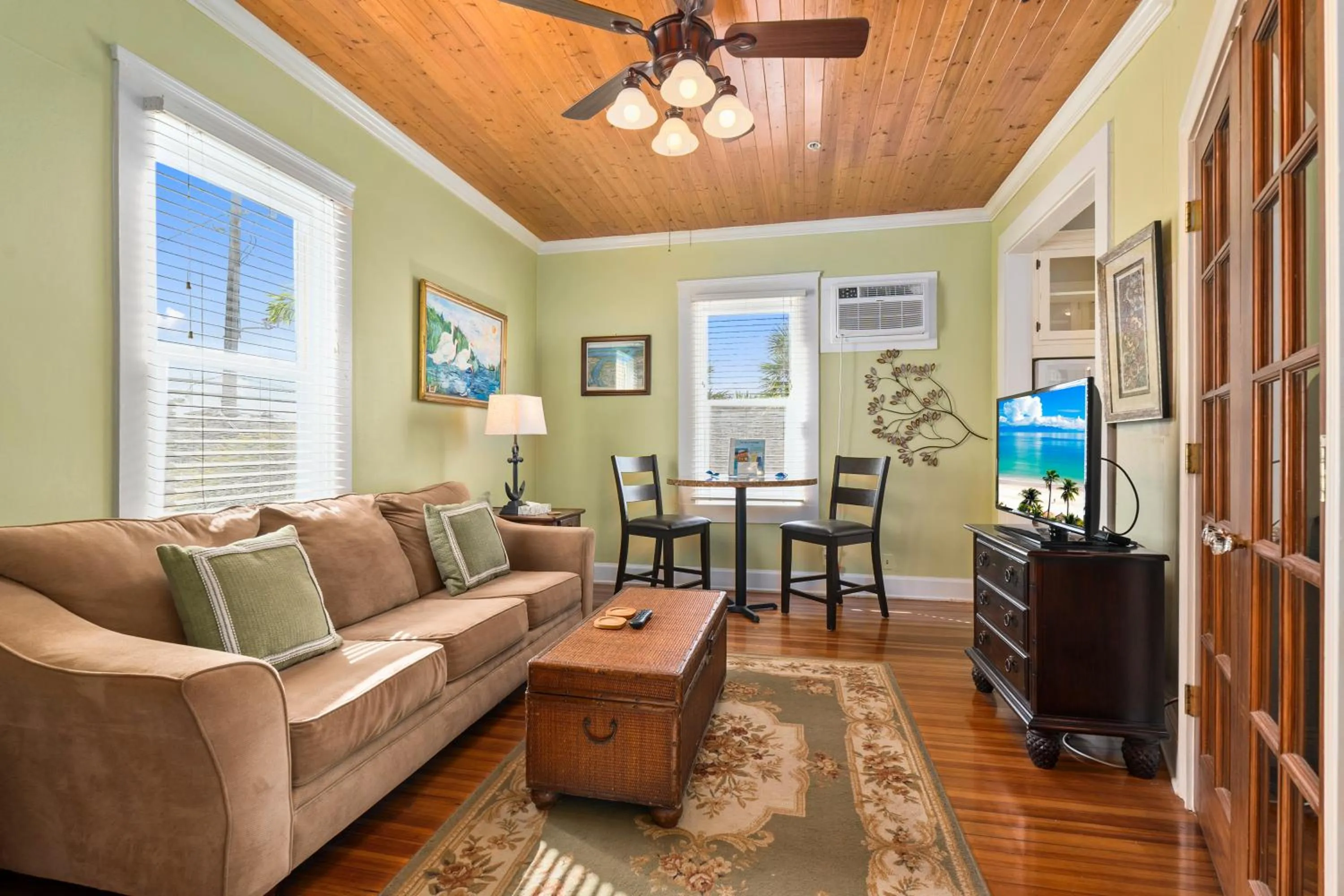 Living room in Old Colorado Inn