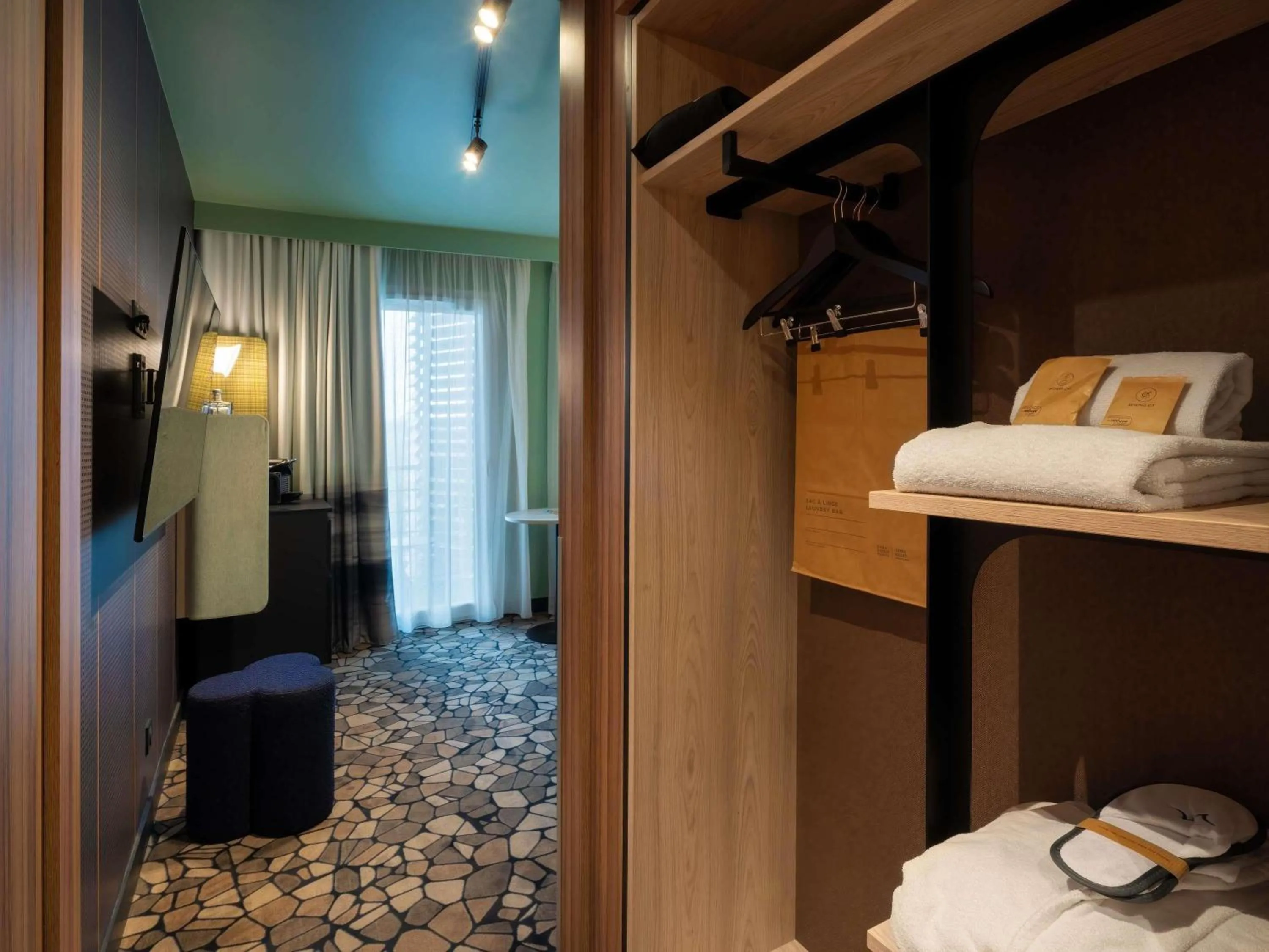 Bedroom, Bed in Mercure Libourne Saint Emilion