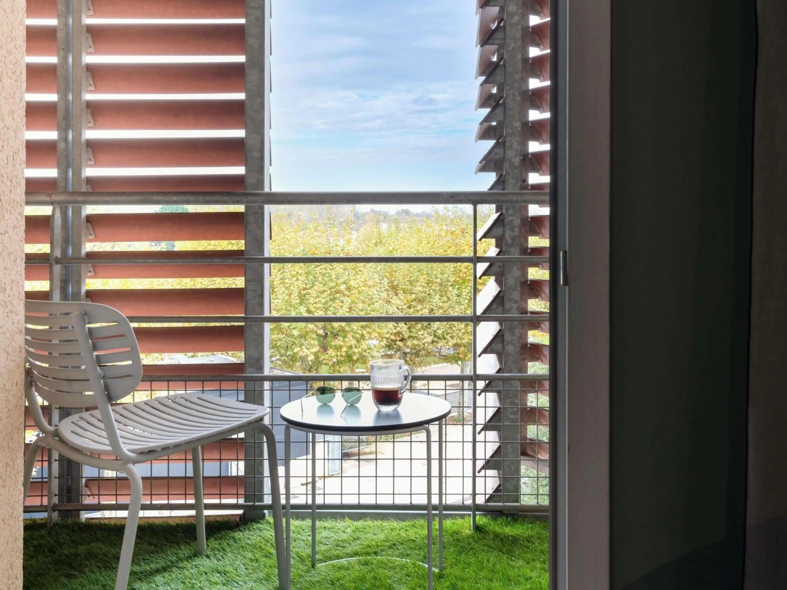 Photo of the whole room in Mercure Libourne Saint Emilion