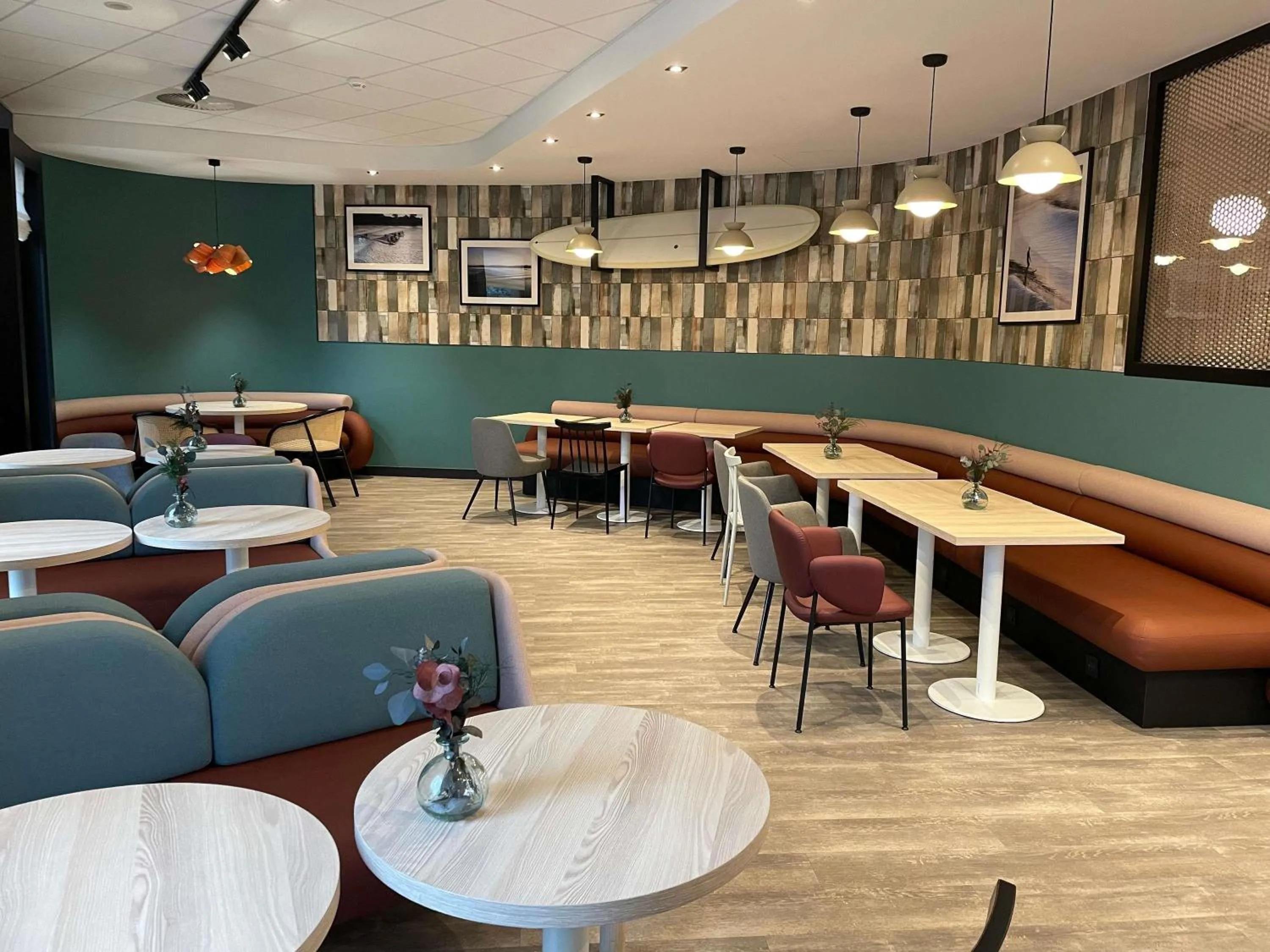 Lounge or bar in Mercure Libourne Saint Emilion