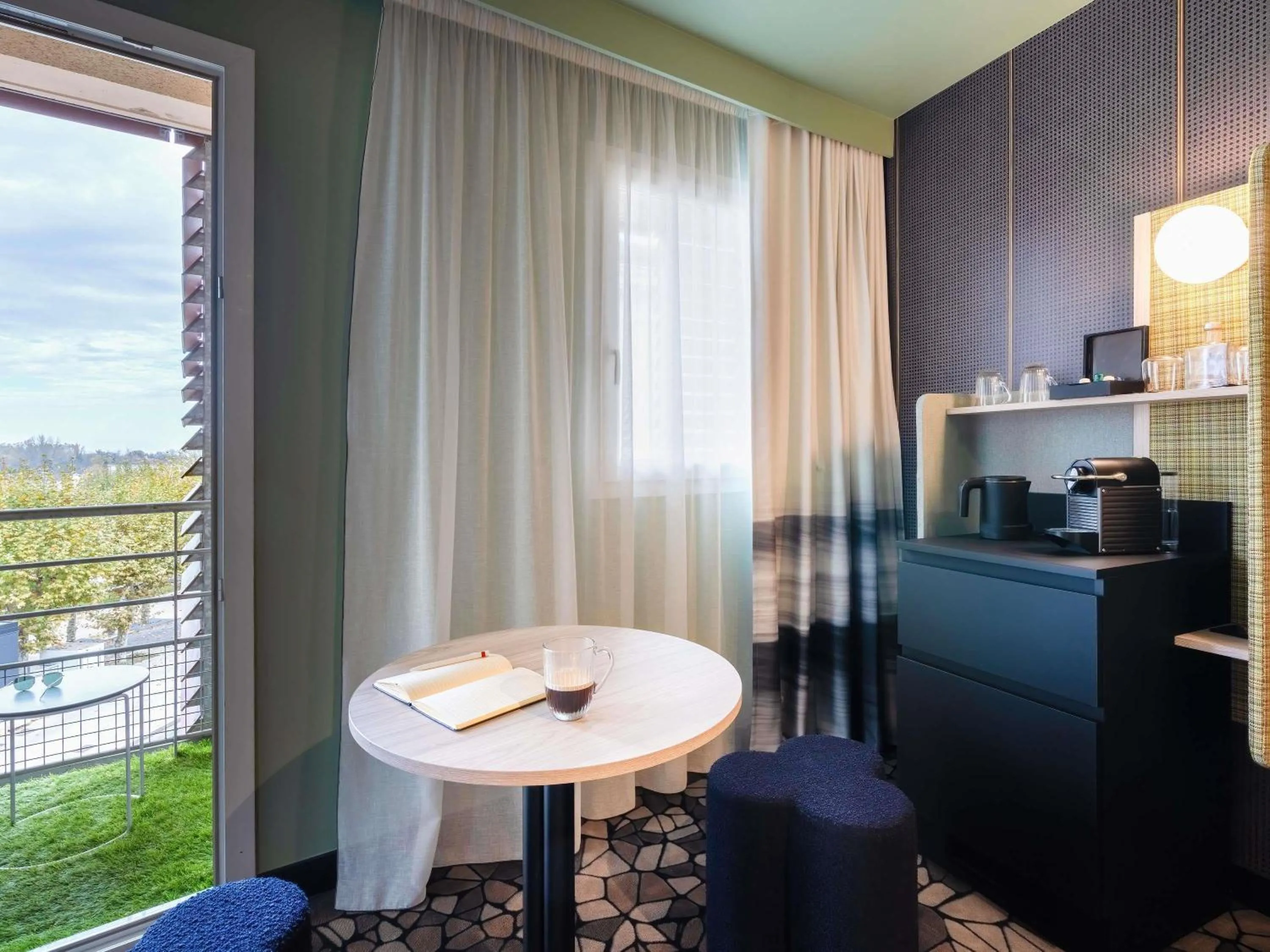 Photo of the whole room in Mercure Libourne Saint Emilion