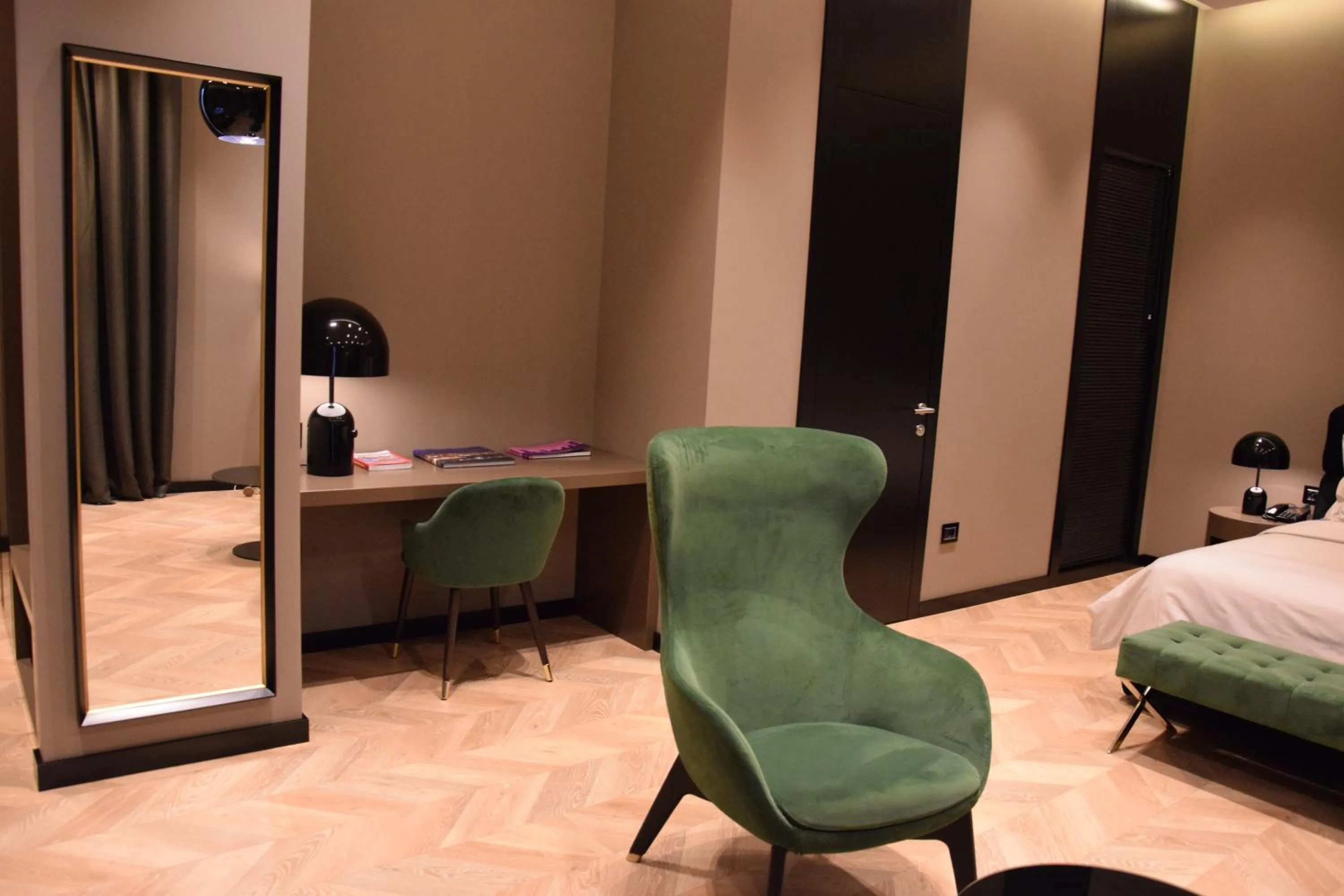 Seating area, Bed in Hotel Unik