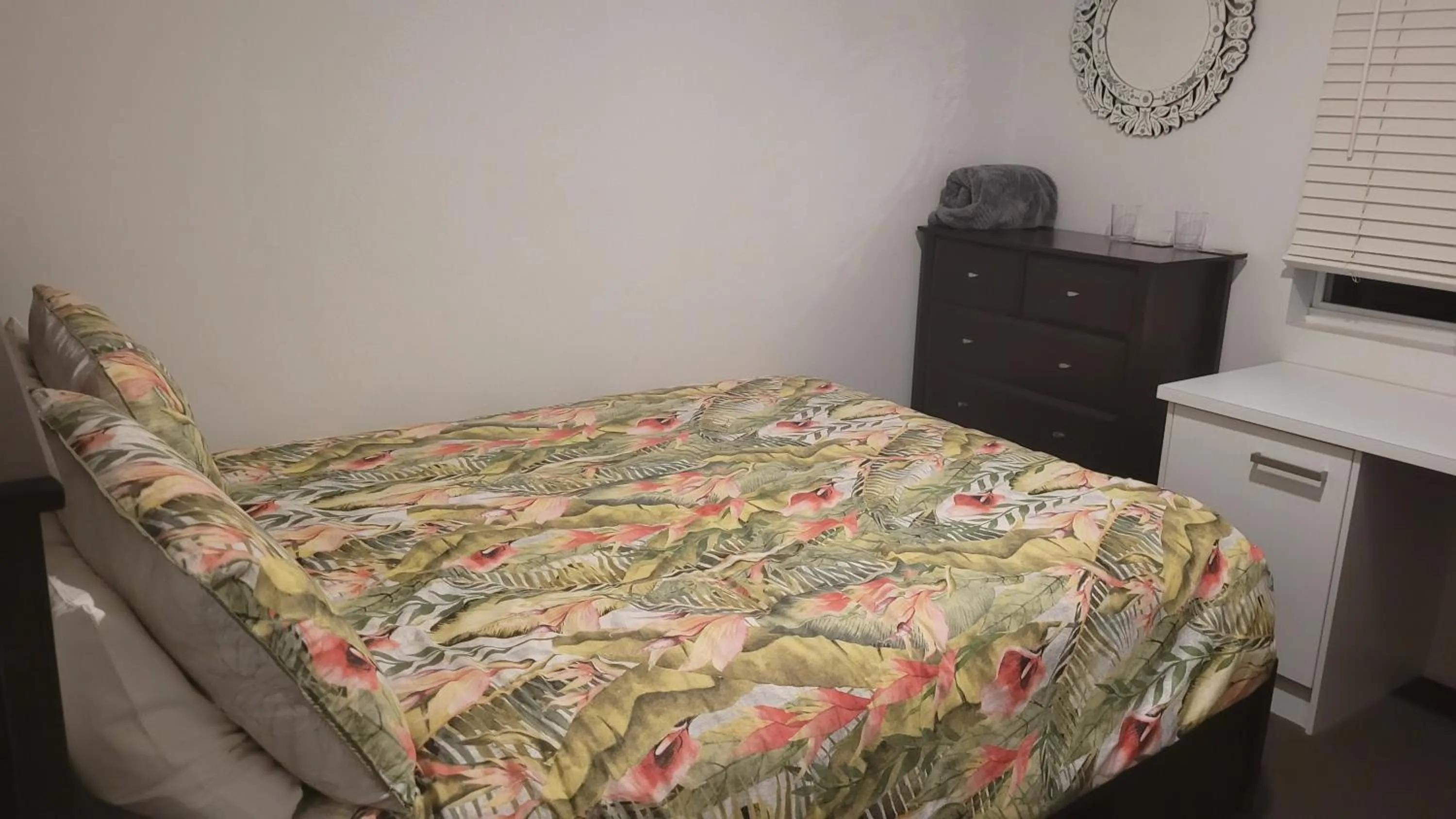 Bed in C'est La Vie Bed & Breakfast